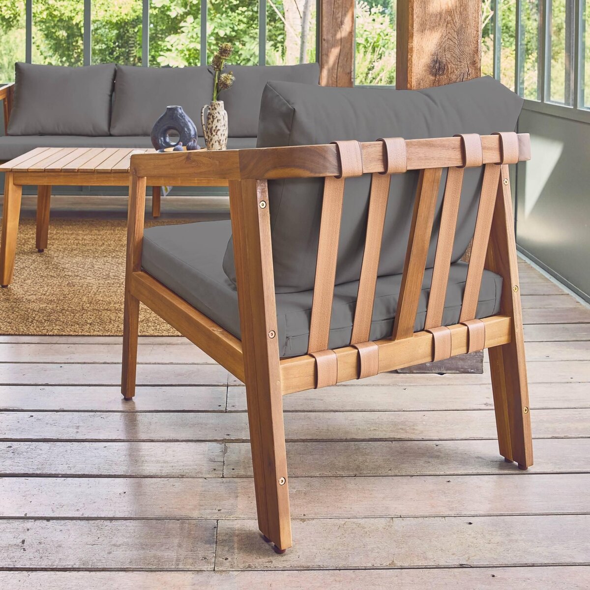 SWEEEK Salon de jardin 5 places bois d'acacia LOBERIA avec lanières effet cuir