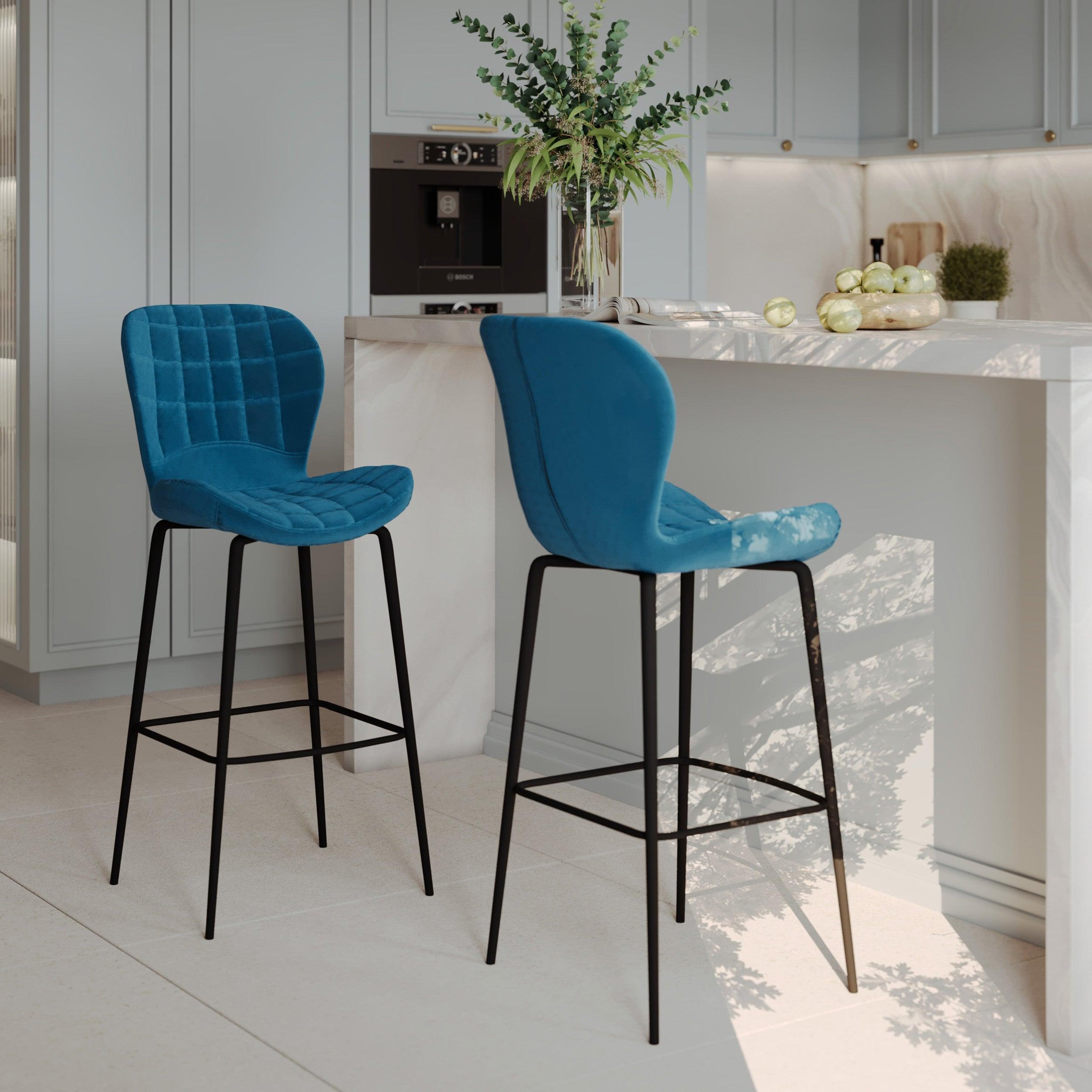 Voir la diapositive 3 : MAISON PAVANE Pack 4 chaises de bar en velours jaune et bleu 75 cm-mazzia