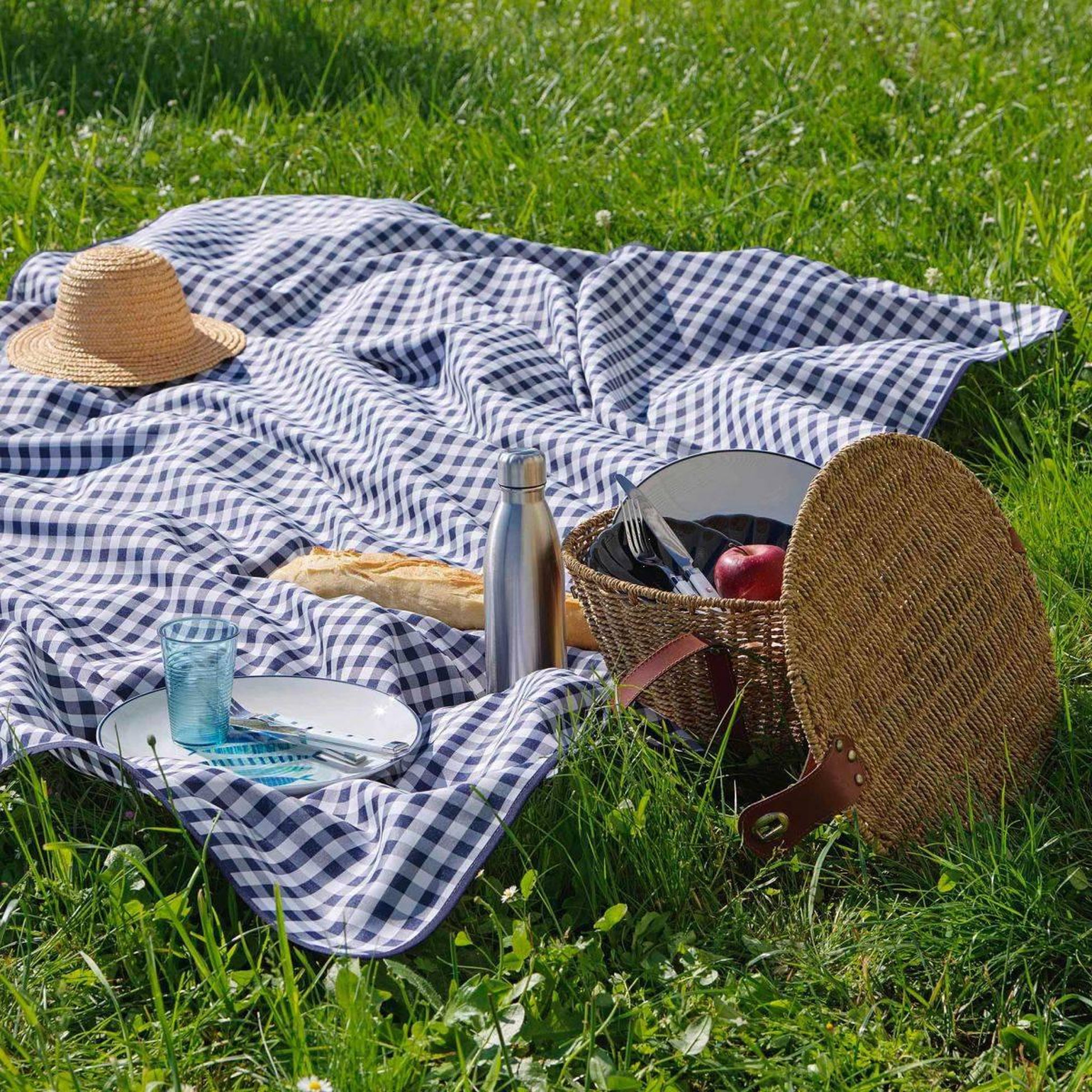 Voir la diapositive 4 : Douceur d'Intérieur Nappe antitache imprimé  vichy  150x150cm bleu