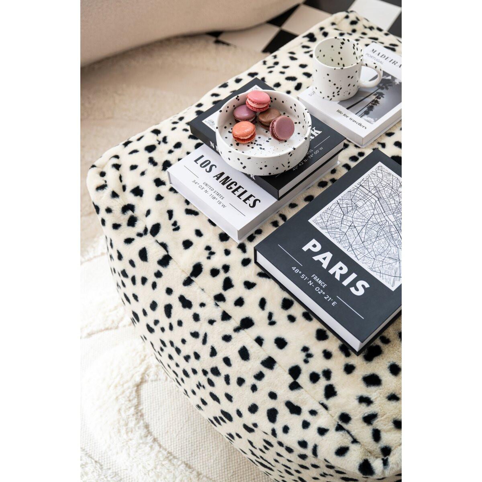 Voir la diapositive 5 : J-LINE Pouf Carré Dalmatien  Ulf  70cm Blanc & Noir
