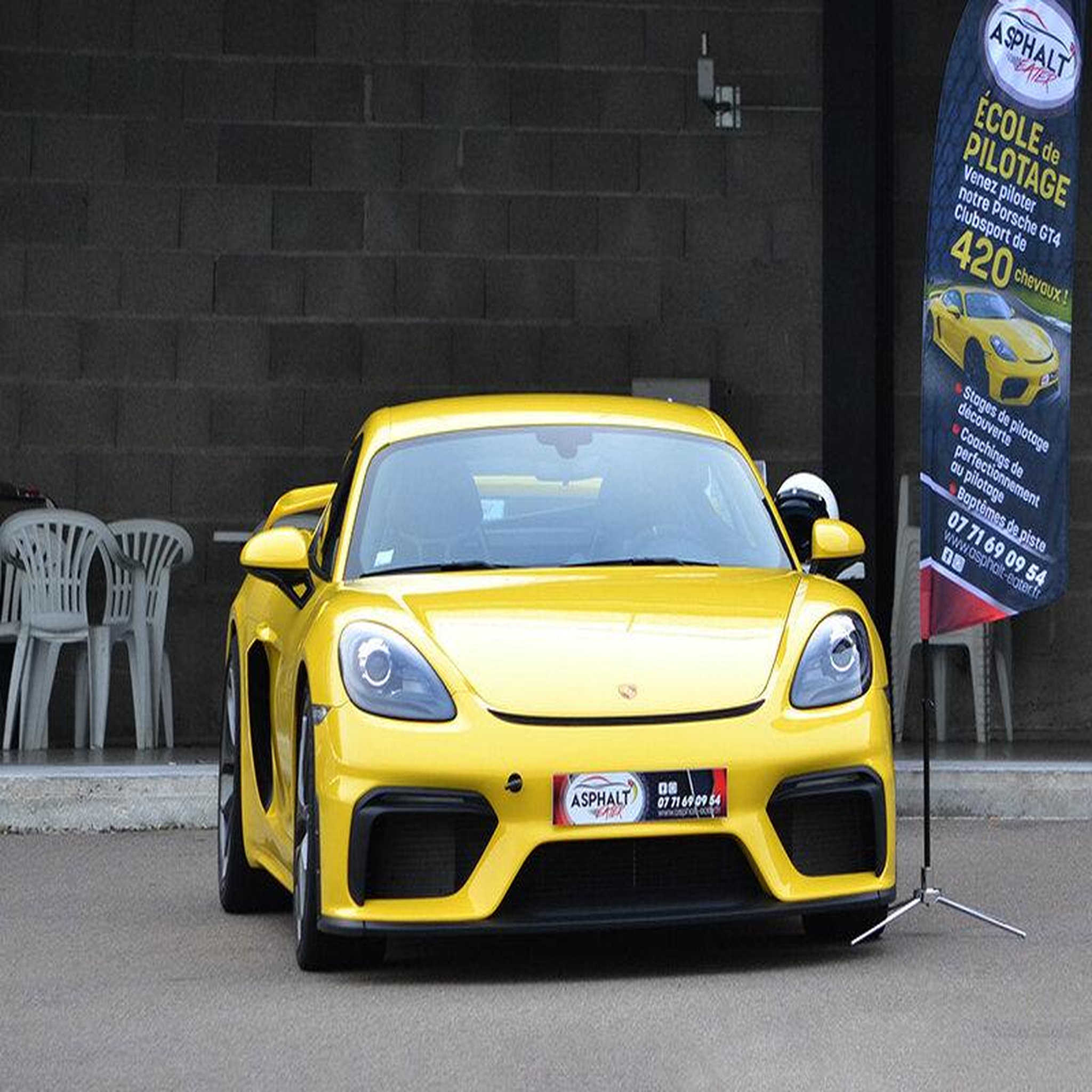 Voir la diapositive 3 : Smartbox Pilotage d'une Porsche GTA 4 Clubsport pendant 2 tours sur le circuit Vaison Piste - Coffret Cadeau Sport & Aventure