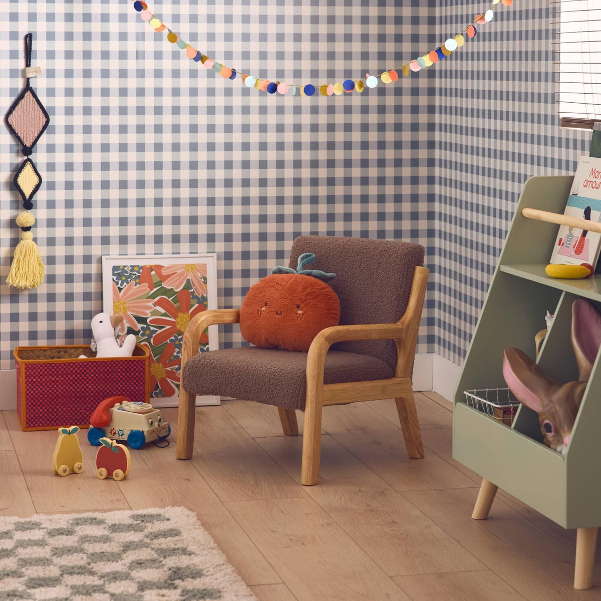 SWEEEK Fauteuil scandinave enfant en bois et tissu bouclette marron