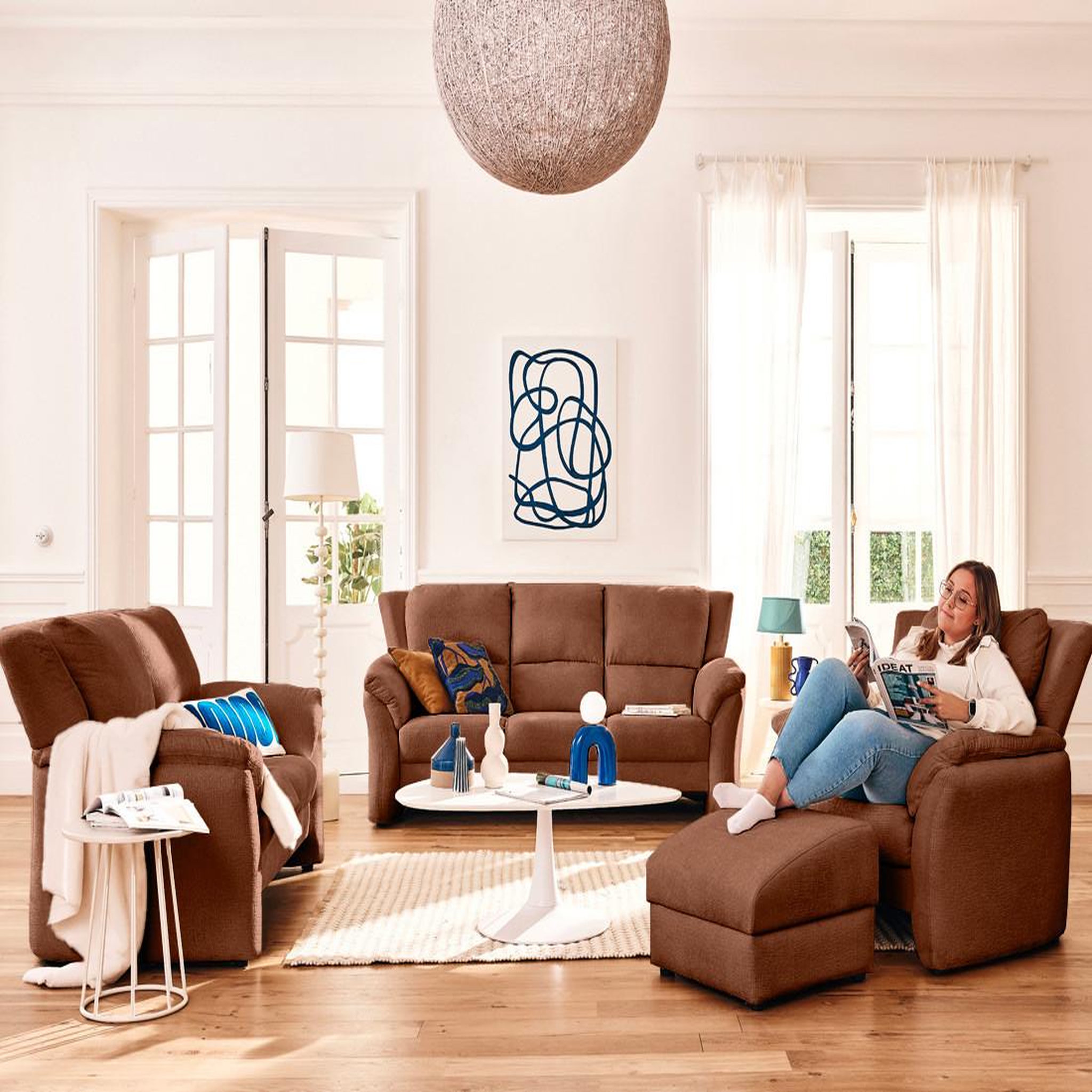 Voir la diapositive 3 : LISA DESIGN Bastille - fauteuil en tissu velours relief