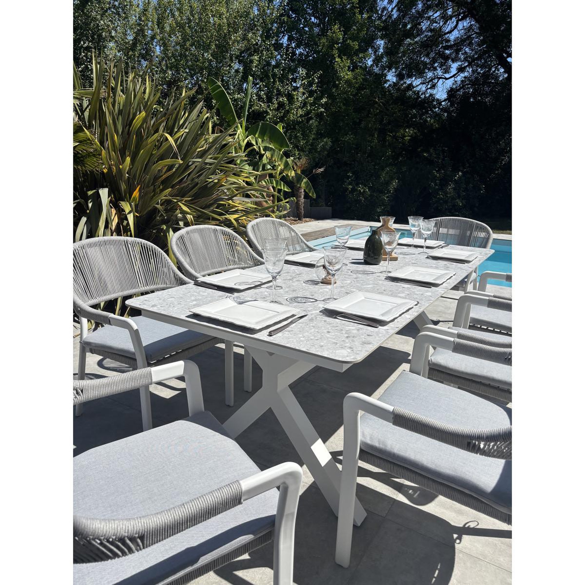 Voir la diapositive 3 : Paris Prix Ensemble table de jardin & 8 fauteuils  abella  220cm blanc