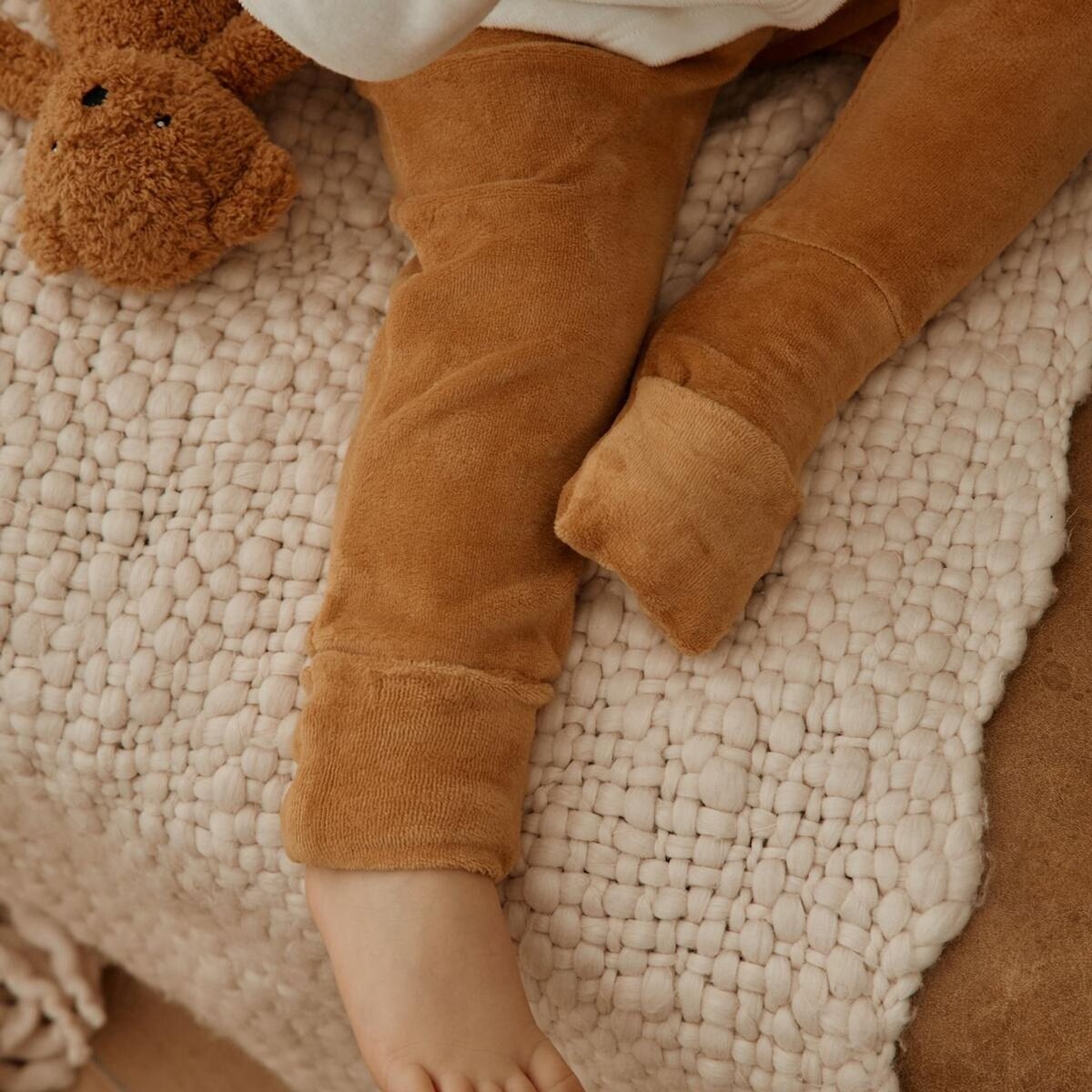 Petit Béguin Pyjama enfant 2 pièces en velours à pieds retroussables Swan