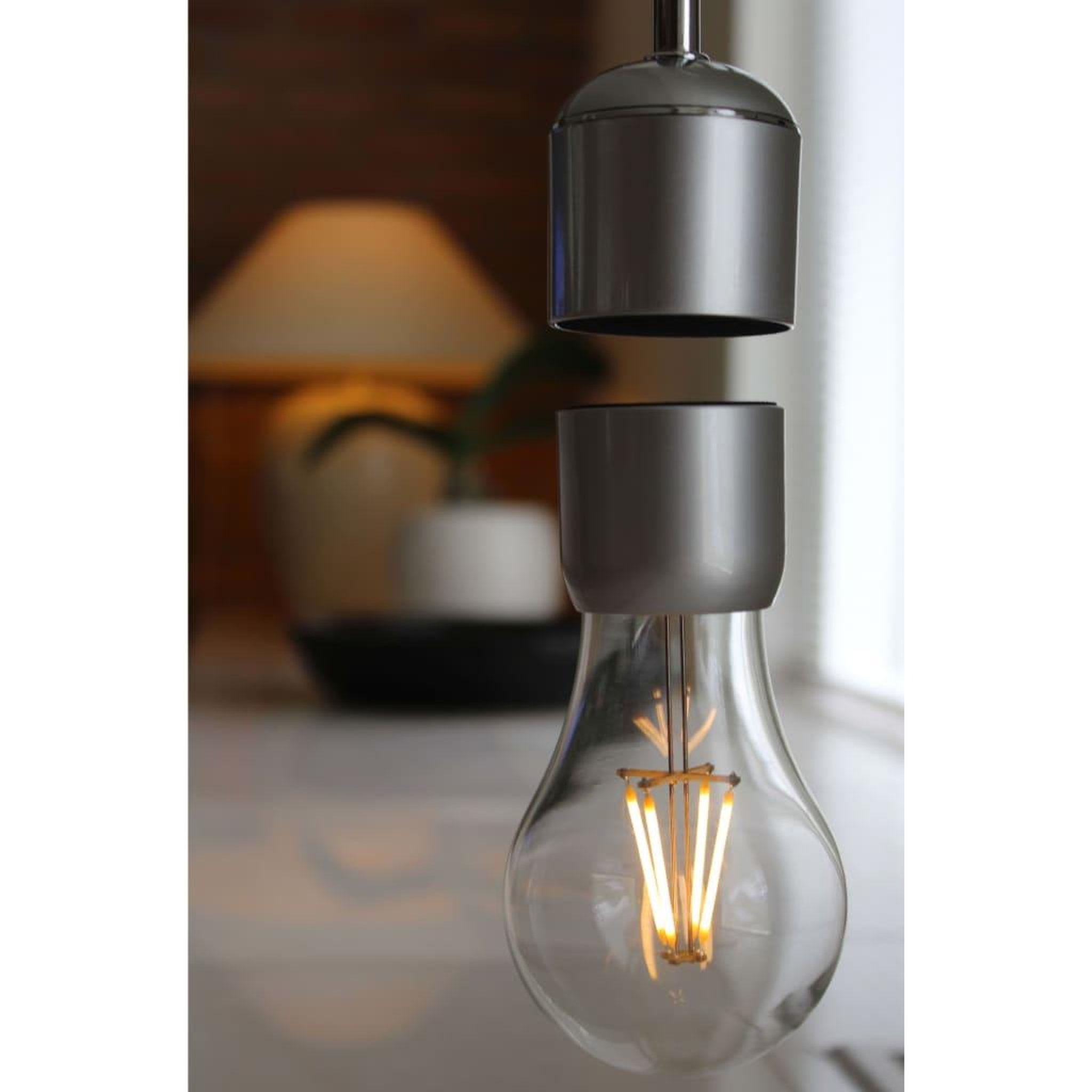 Voir la diapositive 5 : United Entertainment United Entertainment Lampe a levitation magnetique avec base en chene