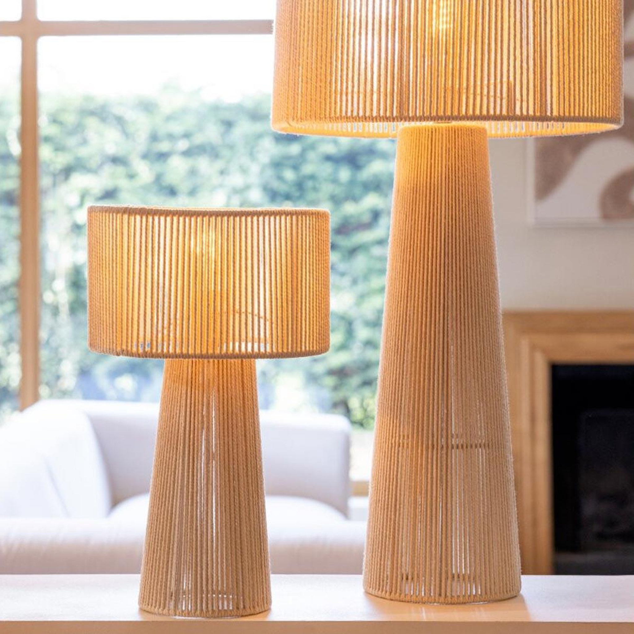 Voir la diapositive 4 : J-LINE Lampe à poser en papier  basile  40cm beige
