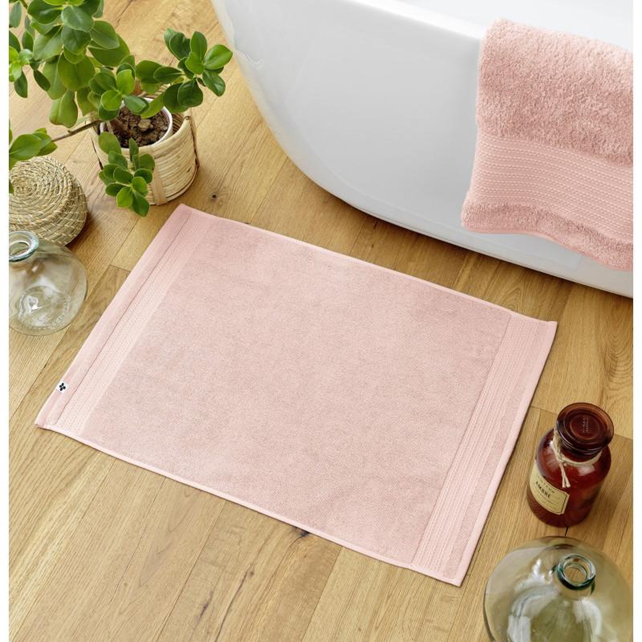 Voir la diapositive 1 : L EFFET PAPILLON Tapis de bain  Garance  50 x 70 cm / 100% Coton Bio / 600 gr/m² l'Effet Papillon -  - Tapis de bain 50 x 70 cm