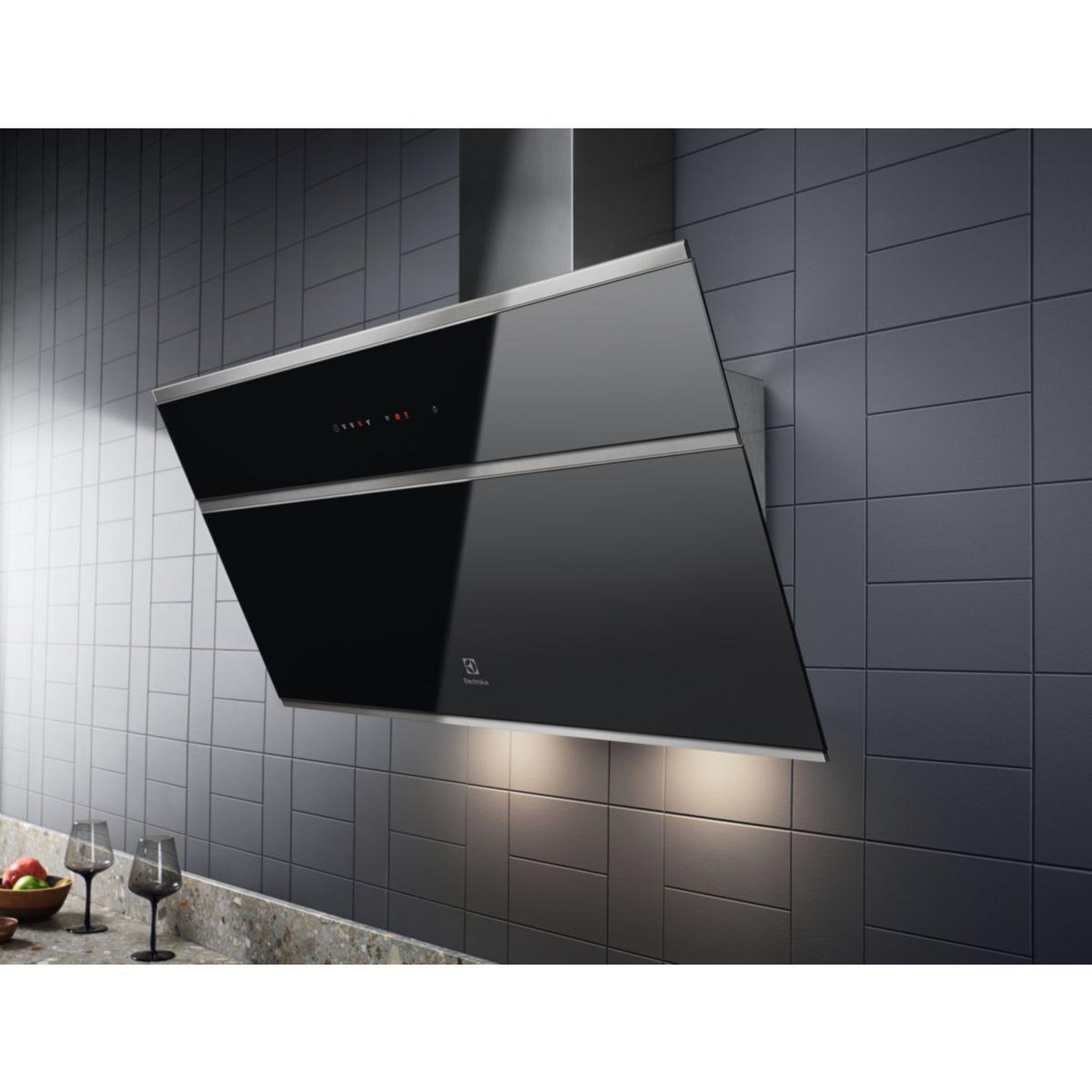 Voir la diapositive 2 : ELECTROLUX Hotte décorative murale efv719k breeze h2h