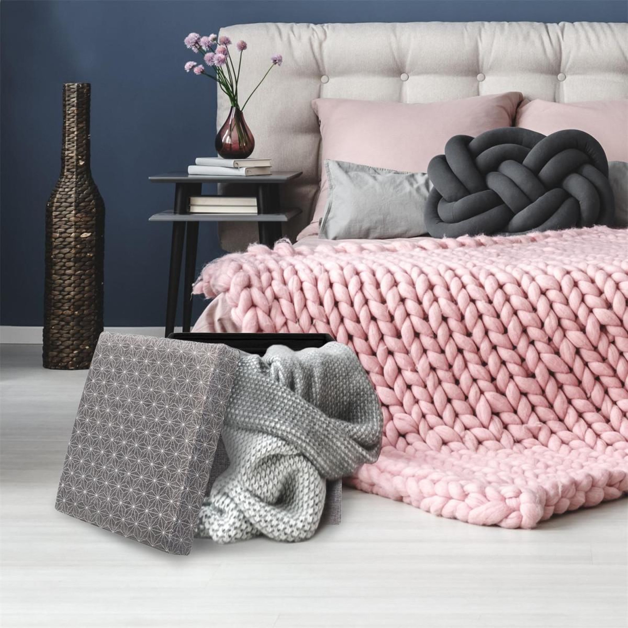 Voir la diapositive 3 : The Home Deco Factory Pouf coffre pliable à motifs  anto  37cm gris & blanc