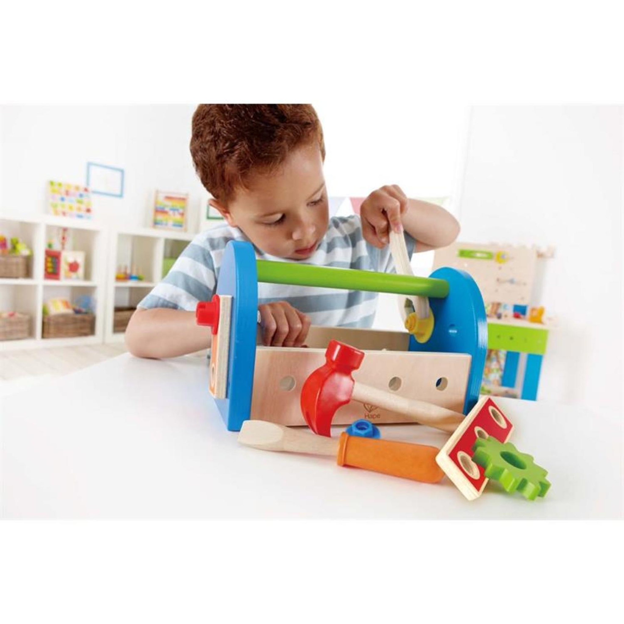 Voir la diapositive 6 : Hape Boite a outils en bois