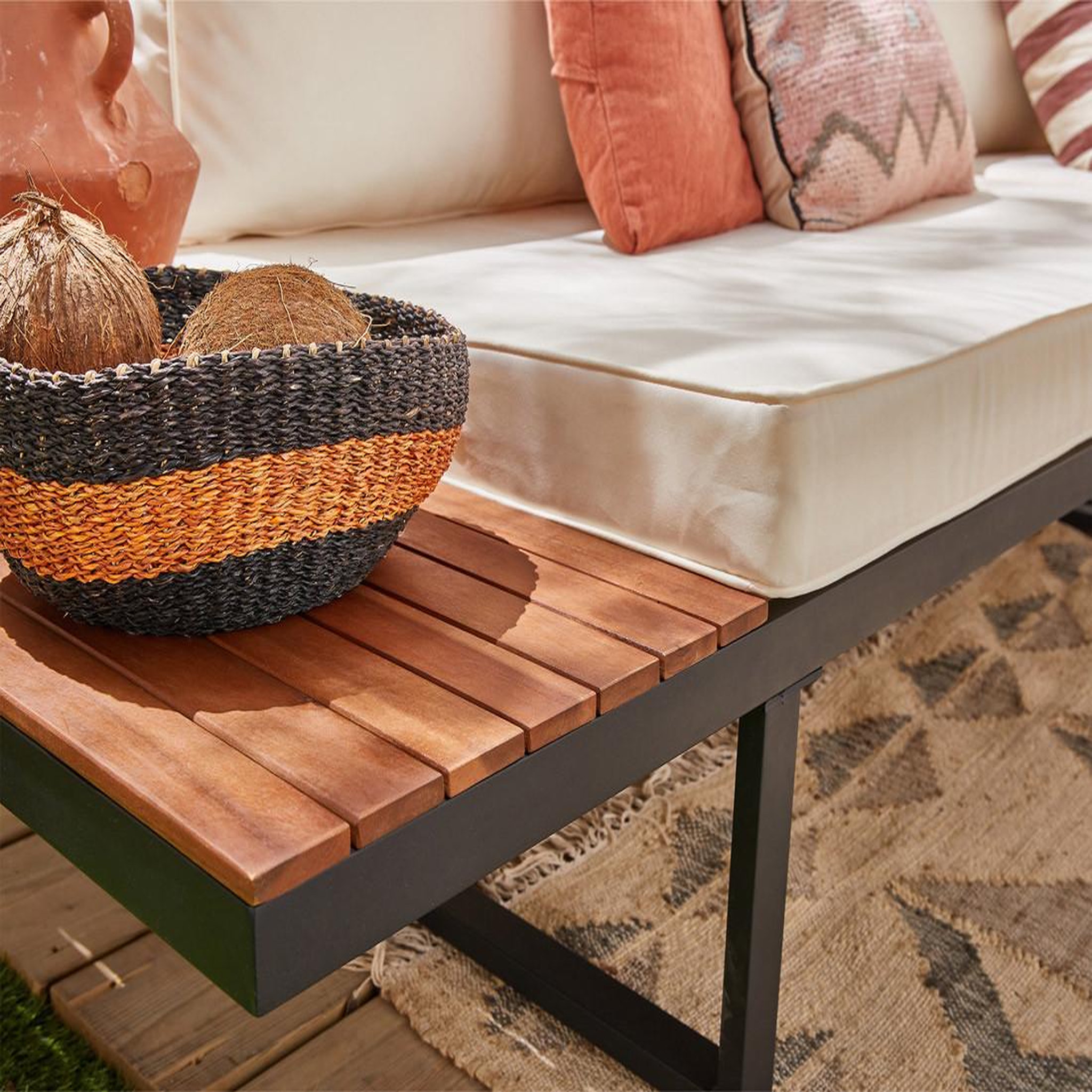 Voir la diapositive 4 : BEST MOBILIER Yulara - salon bas d'angle de jardin 5 places - bois, métal et coussins beiges