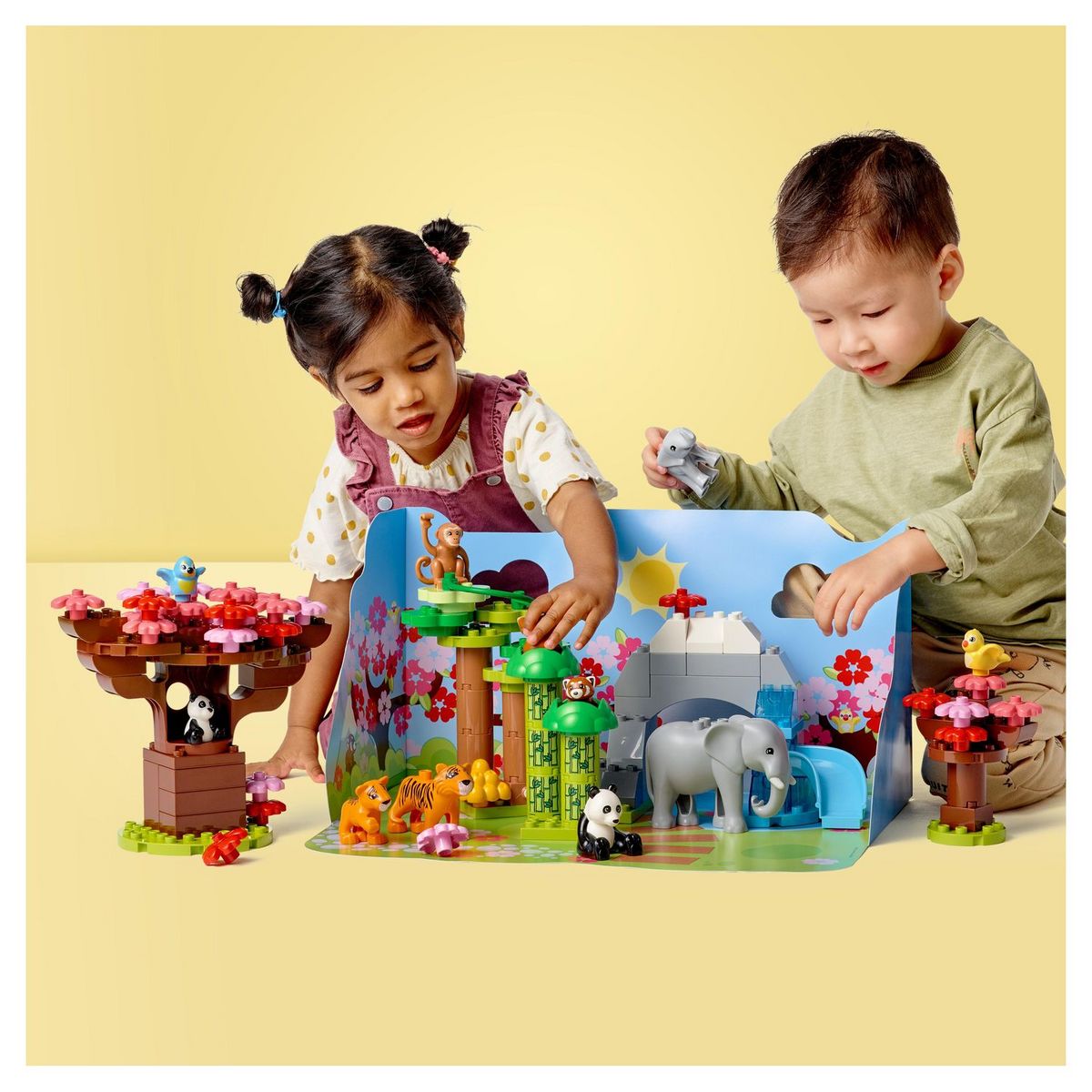 LEGO DUPLO 10974 Animaux Sauvages d&rsquo;Asie, Jouet et Figurines de Pandas, Oiseaux et Tigres