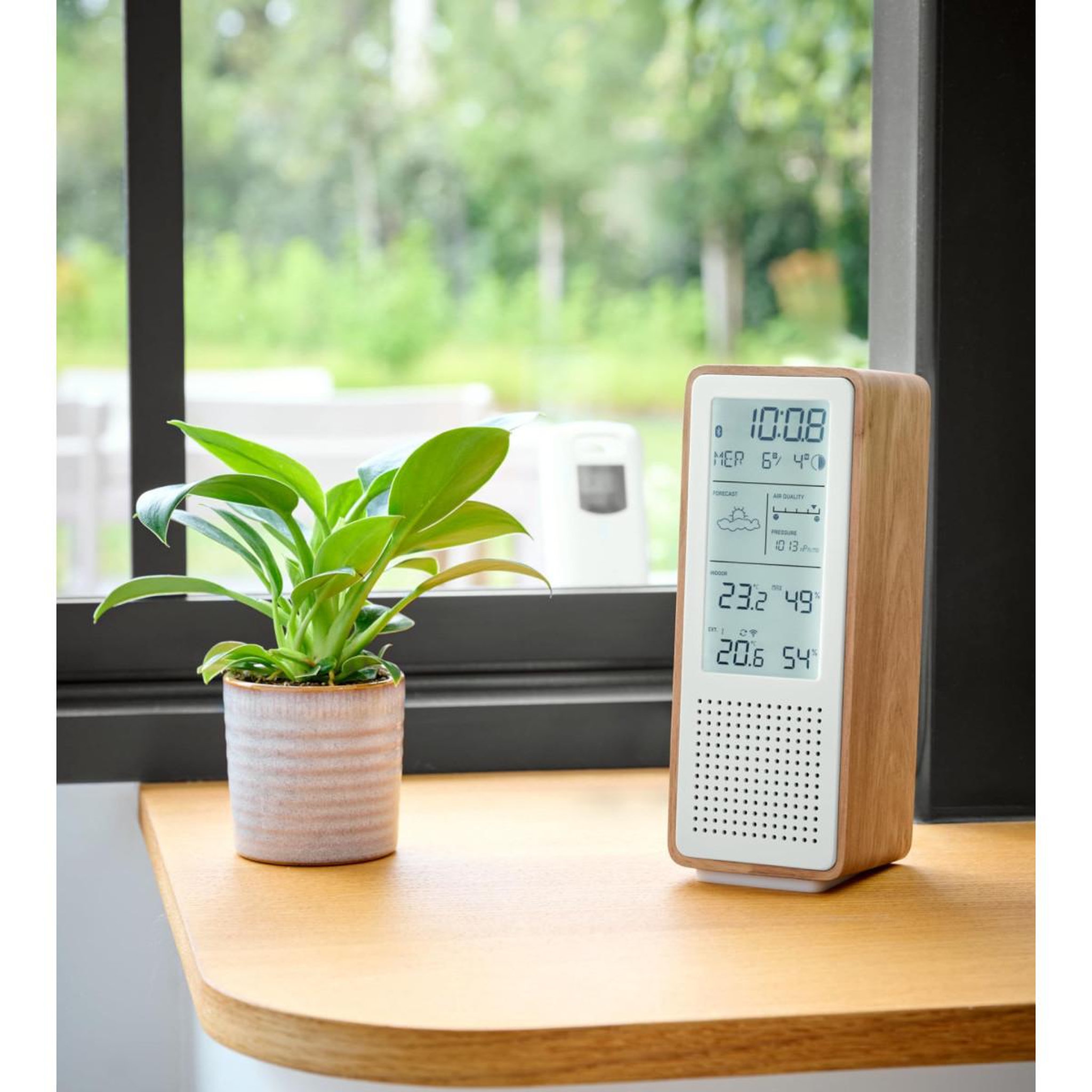 Voir la diapositive 2 : THOMSON Thomson Haut-Parleur Bluetooth Avec Station Météo Et Radio FM WS102TWH 15W Blanc 	12Bois