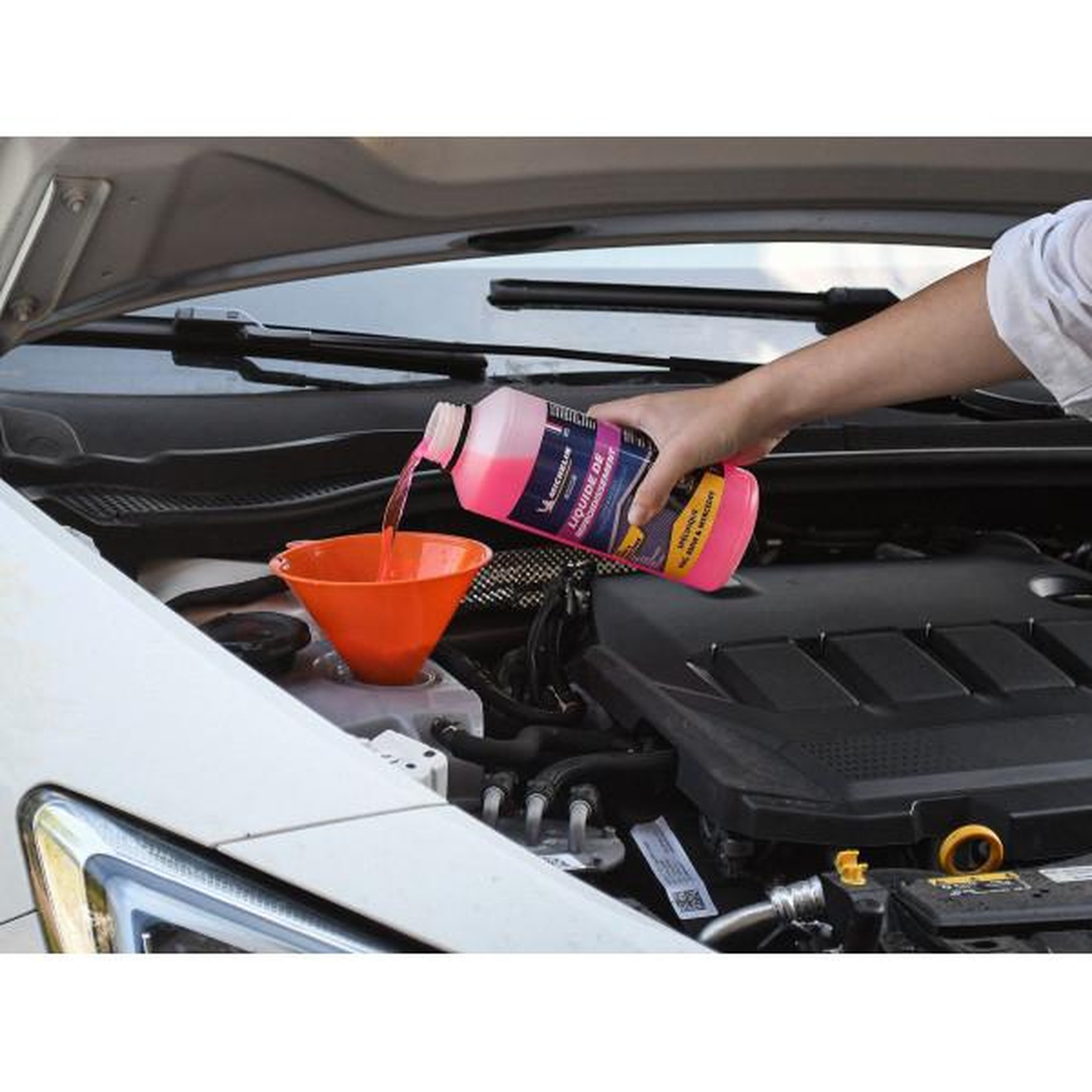 Voir la diapositive 4 : MICHELIN Liquide de refroidissement- michelin - rose - adapté aux normes vag bmw mercedes - 1l