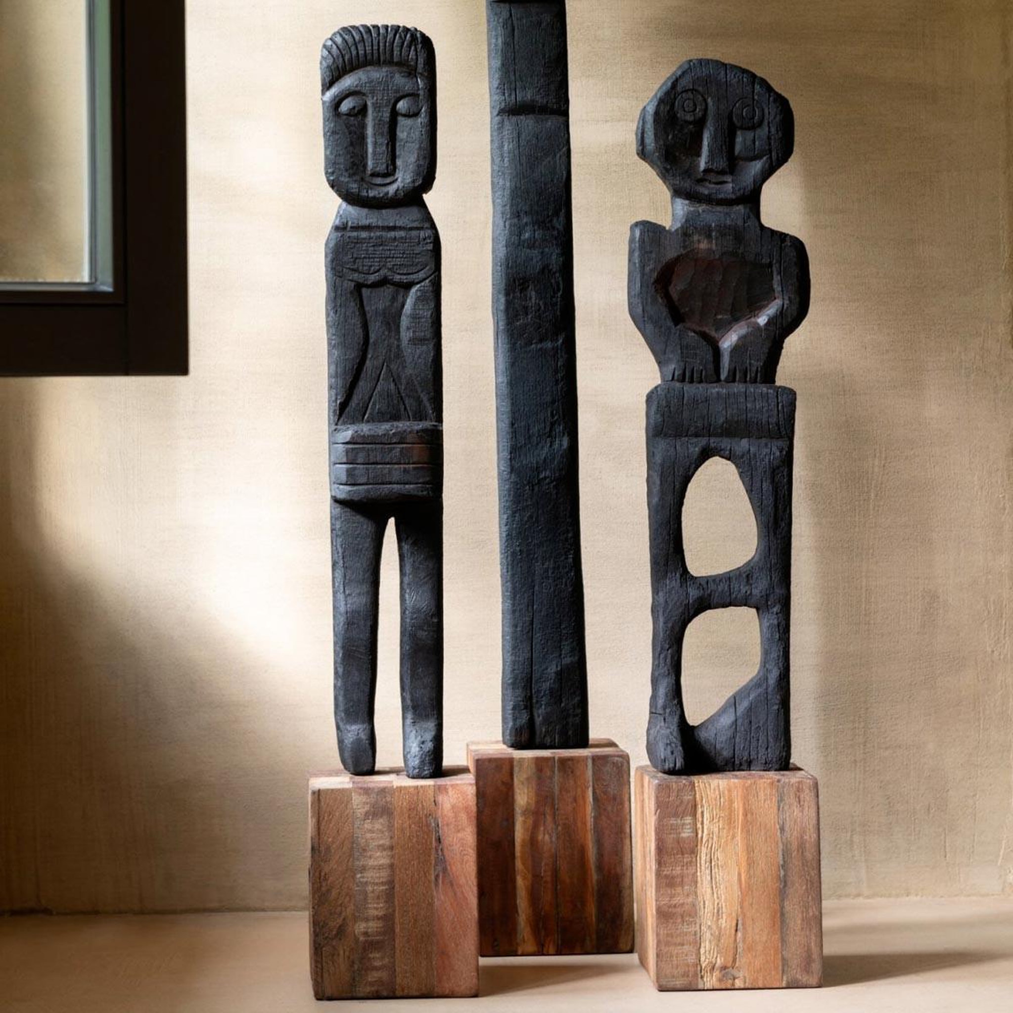 Voir la diapositive 2 : J-LINE Statue déco en bois  boro  115cm noir