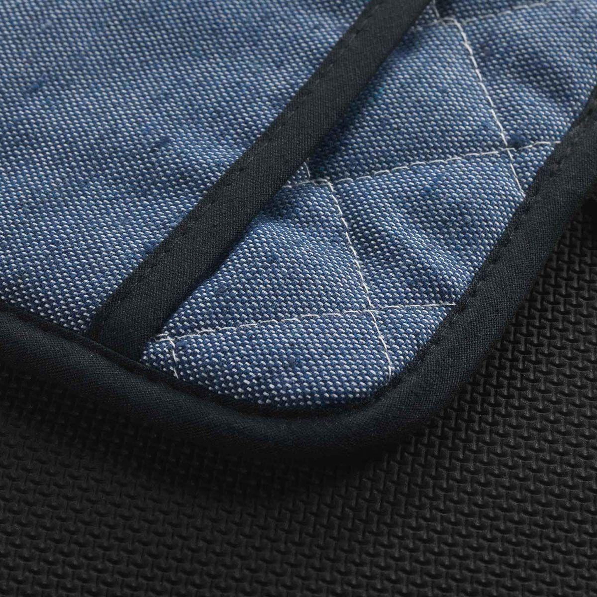 Voir la diapositive 2 : Douceur d'Intérieur Gant & manique chambray  harold  18x28cm bleu
