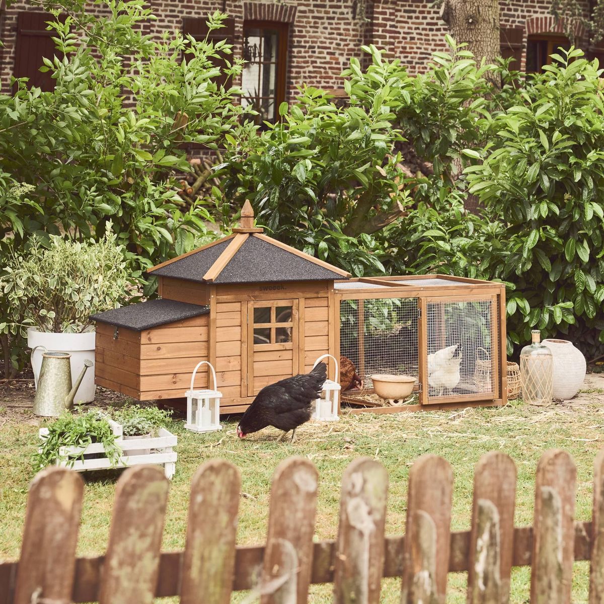 SWEEEK Poulailler en bois JAVA. 4 poules. cage à poule avec enclos