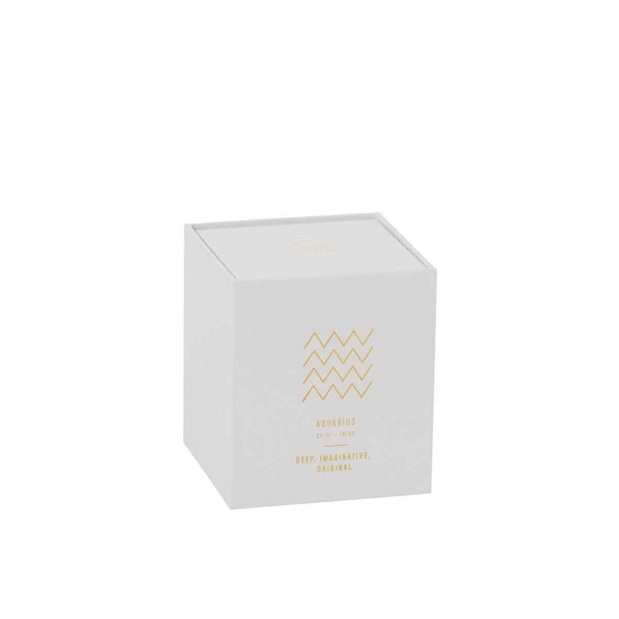Voir la diapositive 2 : J-LINE Bougie Parfumée  Verseau  10cm Sapphire Amber Tea