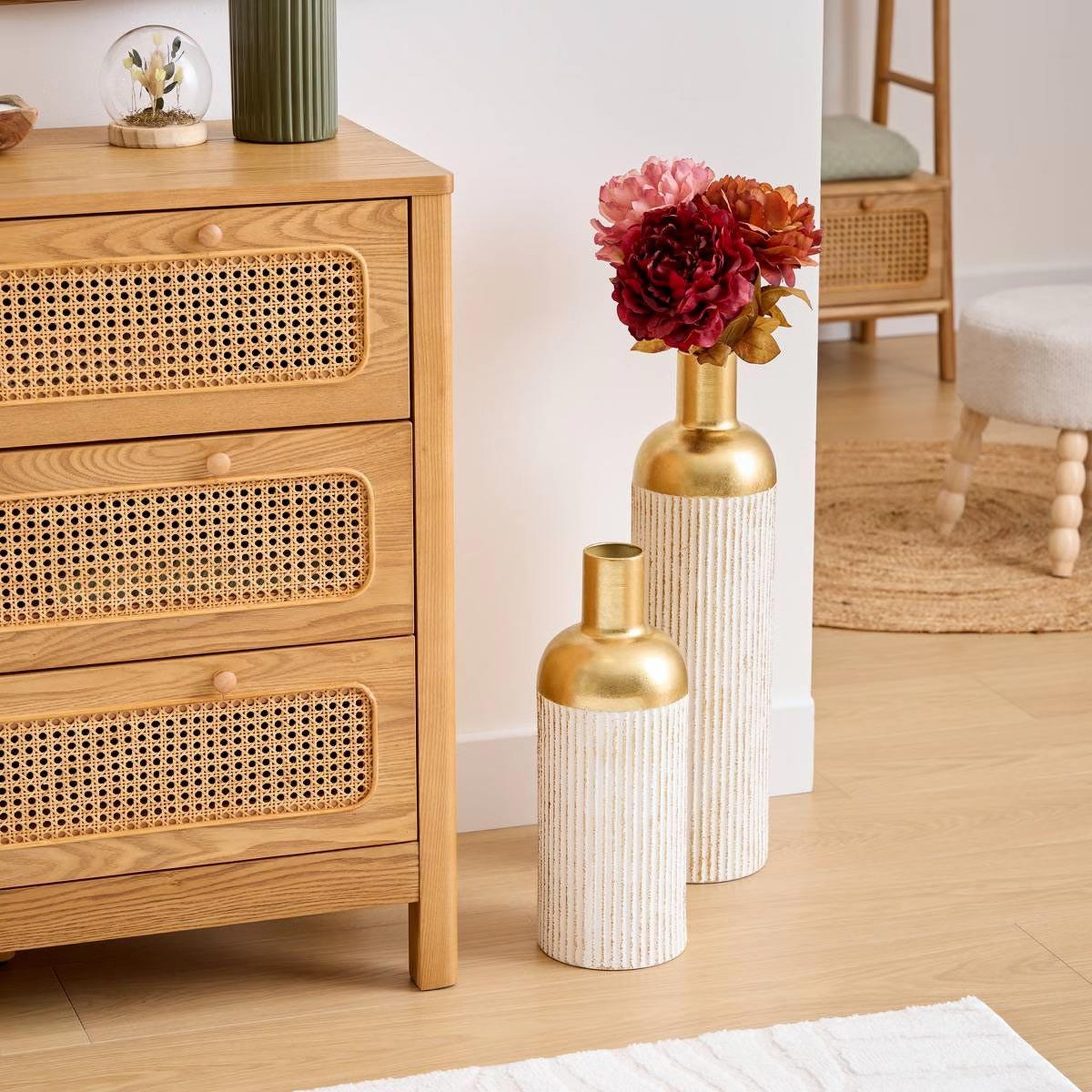 Voir la diapositive 3 : ATMOSPHERA Vase design en métal  mirsa  43cm blanc & doré