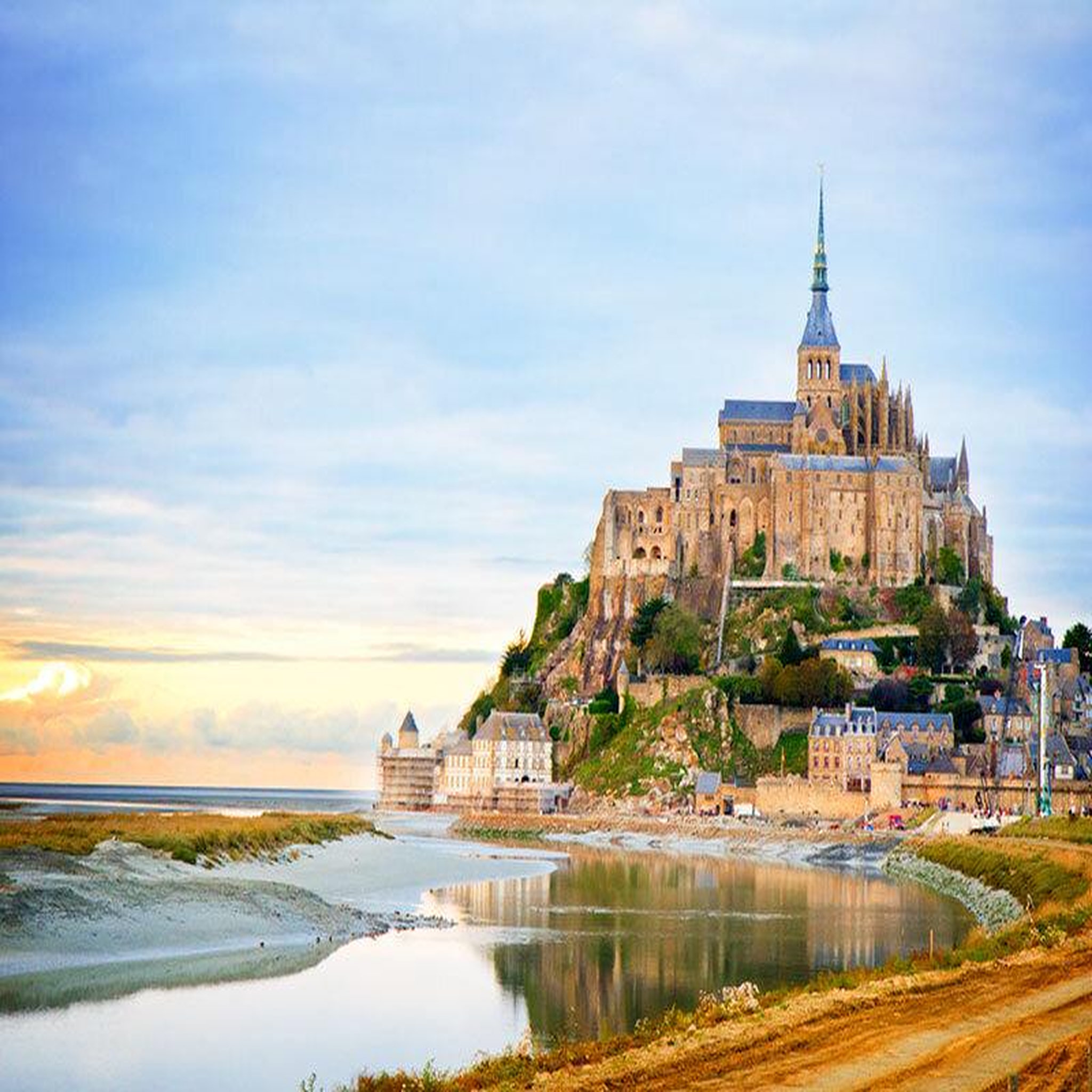 Voir la diapositive 4 : Smartbox Découverte d'un trésor normand : 2 billets prioritaires pour l'abbaye du mont-saint-michel - coffret cadeau sport & aventure