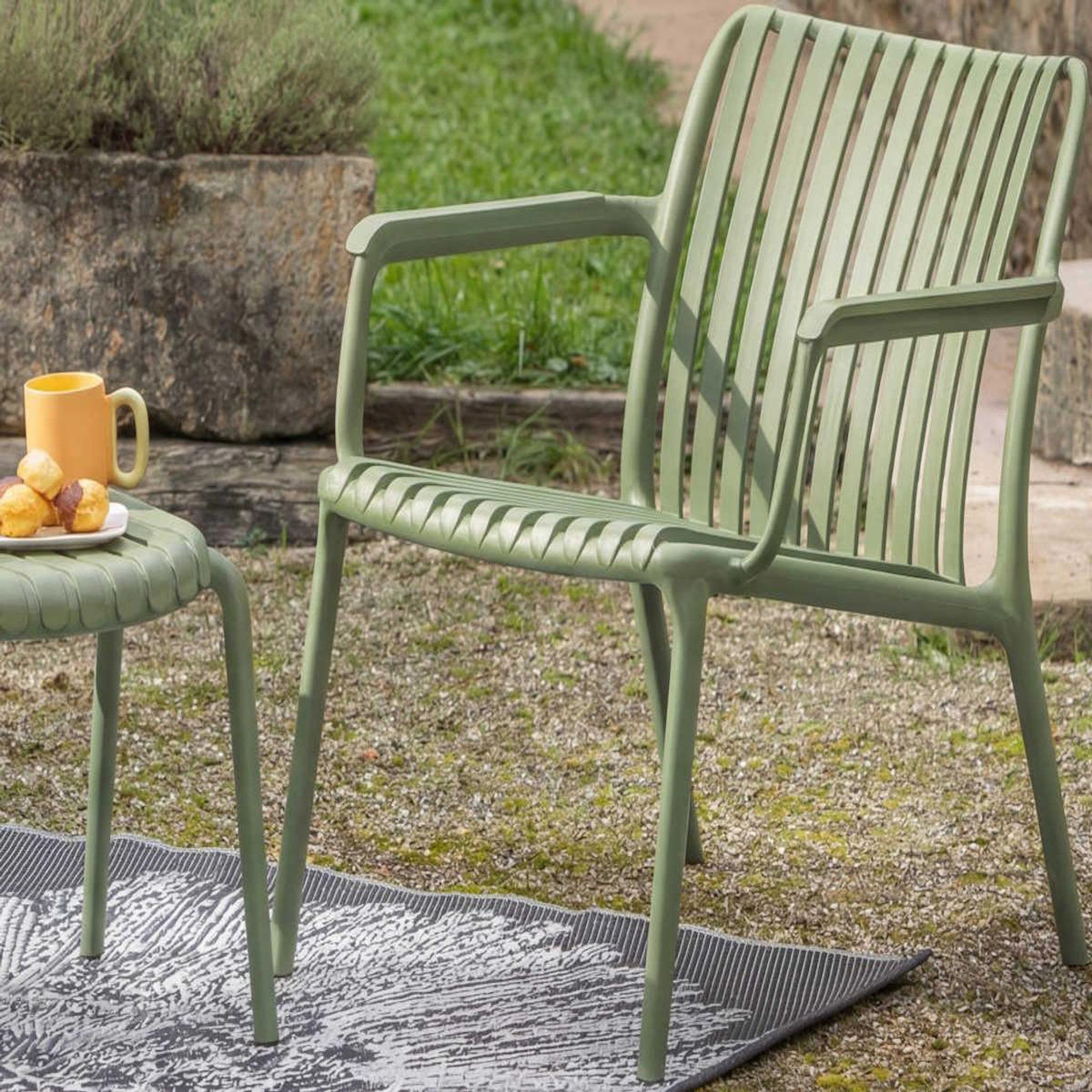 Jardiline Fauteuil bas de jardin en résine PP 50 % recyclé, vert sauge - Jardiline