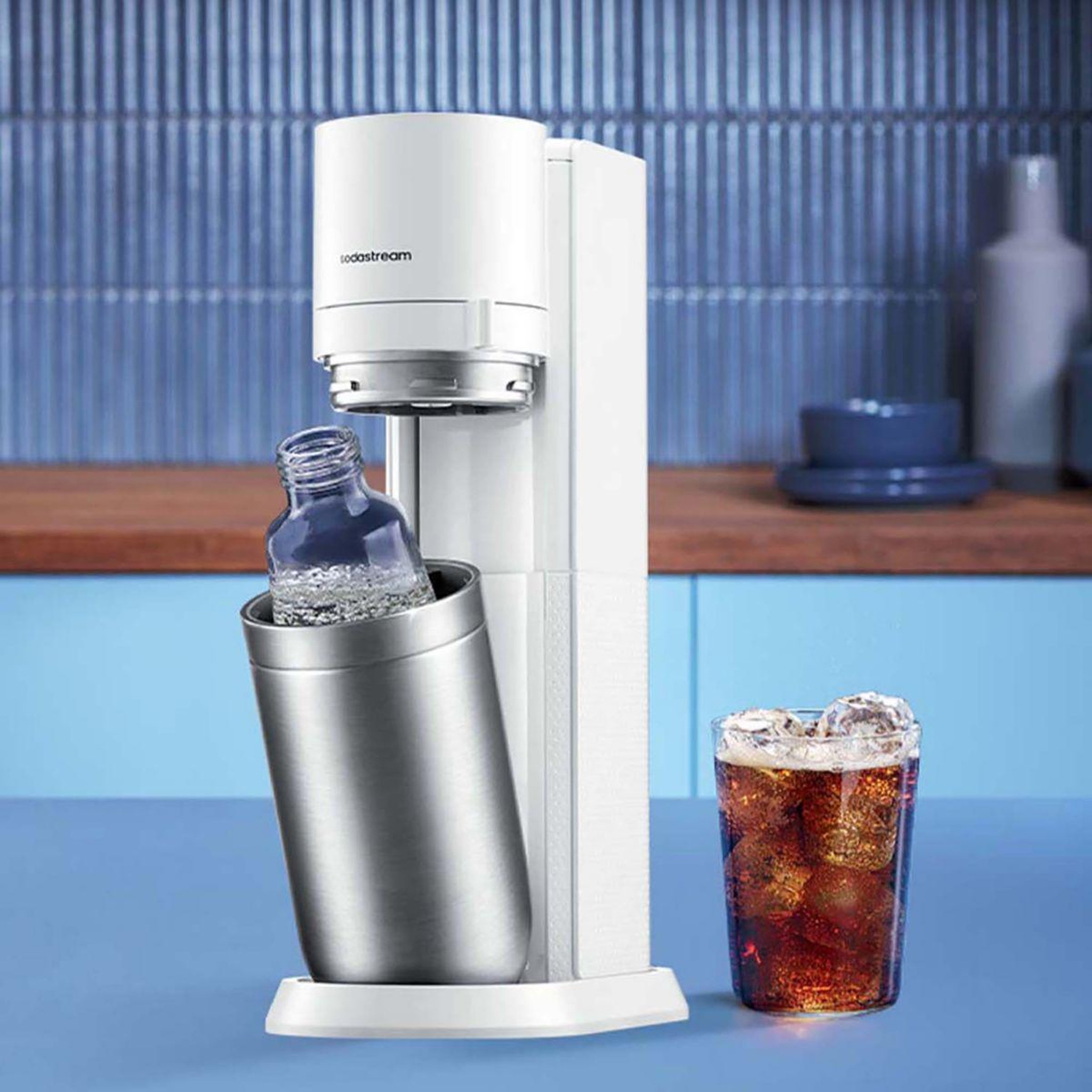 Voir la diapositive 2 : SODASTREAM Machine à soda duo blanche pack 4 bouteilles