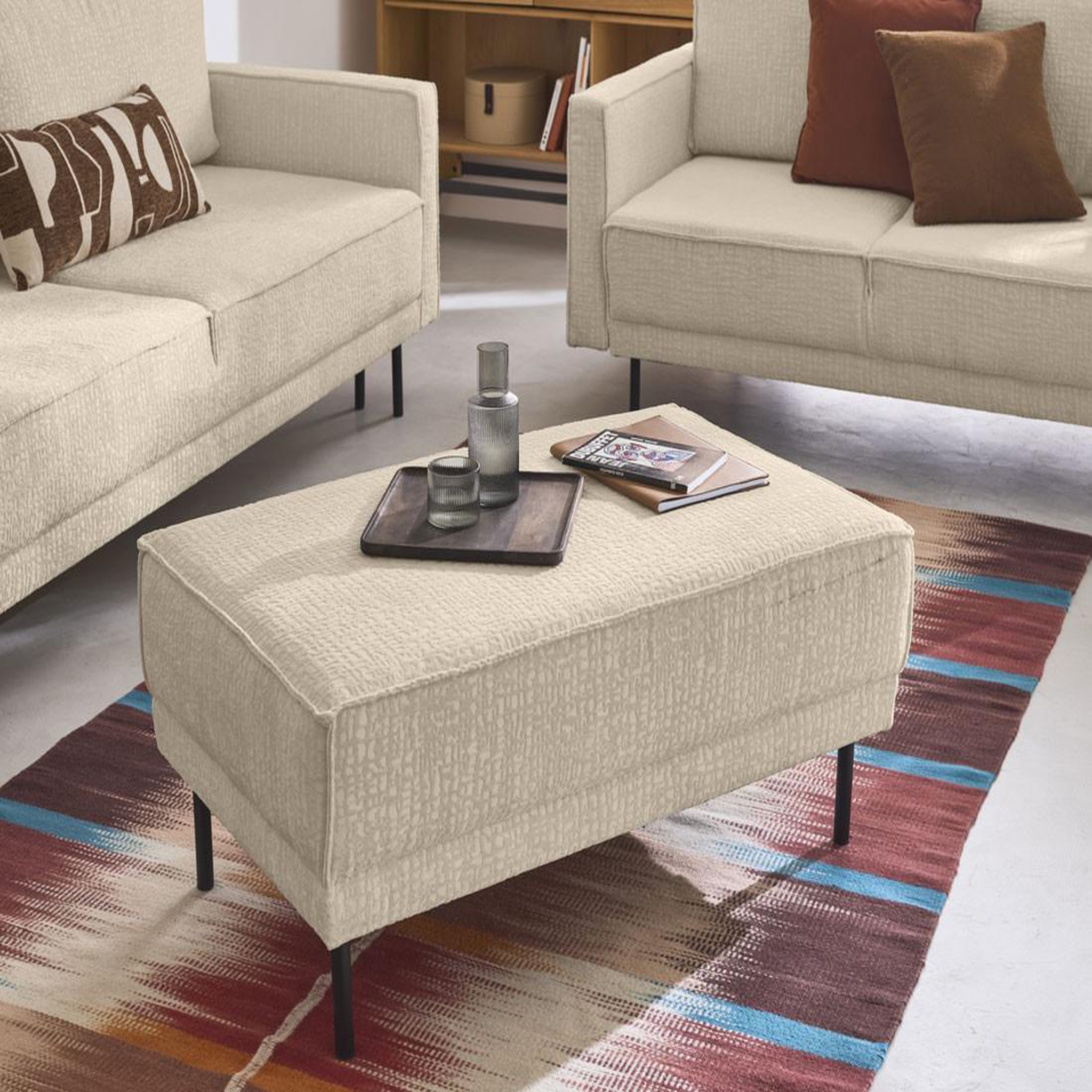Voir la diapositive 2 : LISA DESIGN Charlie - pouf - pieds hauts - en tissu velours relief