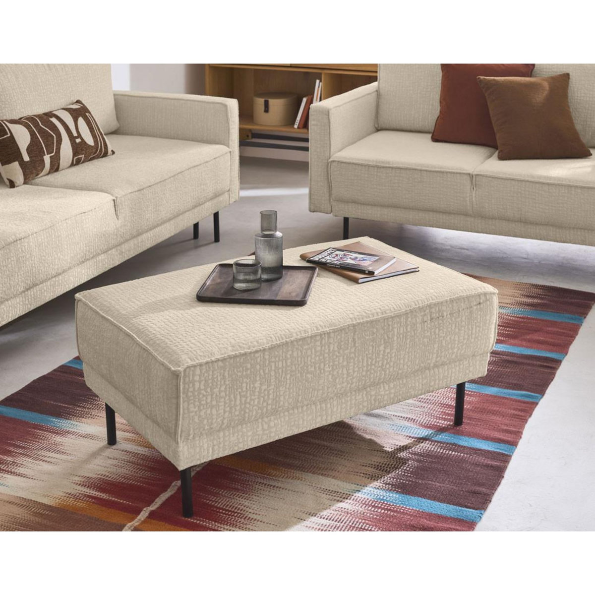 LISA DESIGN Charlie - pouf - pieds hauts - en tissu velours relief