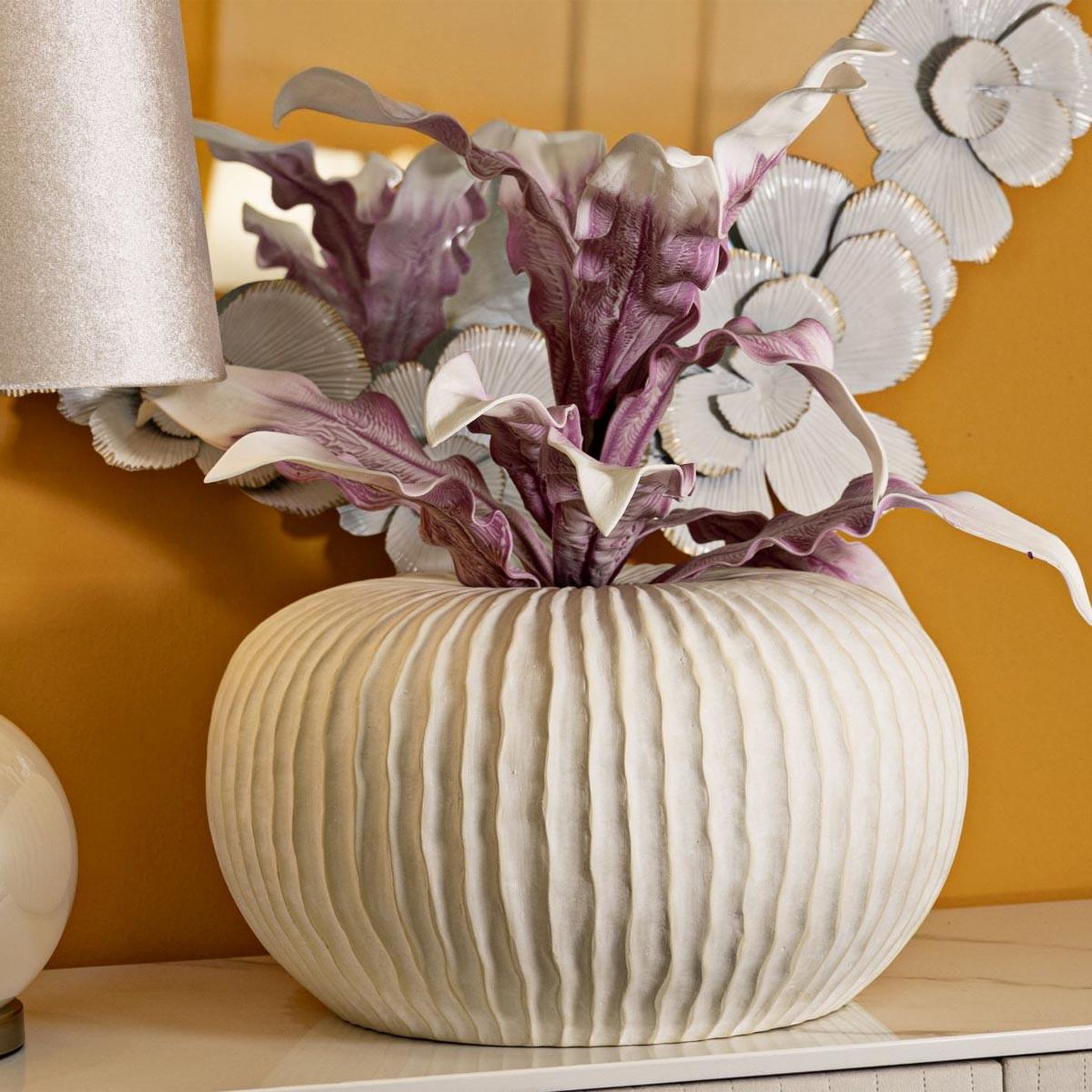 Voir la diapositive 5 : Paris Prix Vase design rainuré  icicle  40cm crème