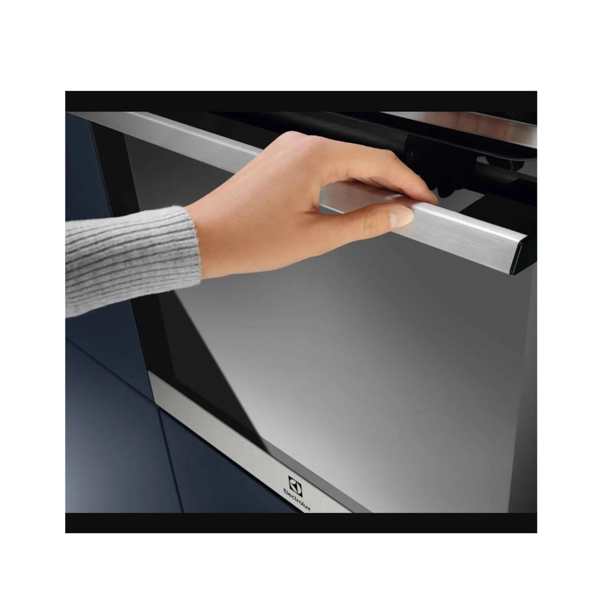 ELECTROLUX Four intégrable multifonction 72l 60cm pyrolyse inox - EOE7P12X