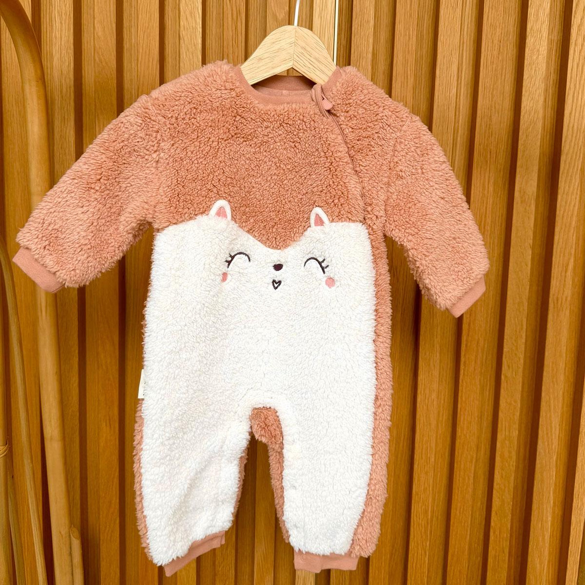 Voir la diapositive 5 : Petit BÃ©guin Surpyjama bébé en sherpa aimée
