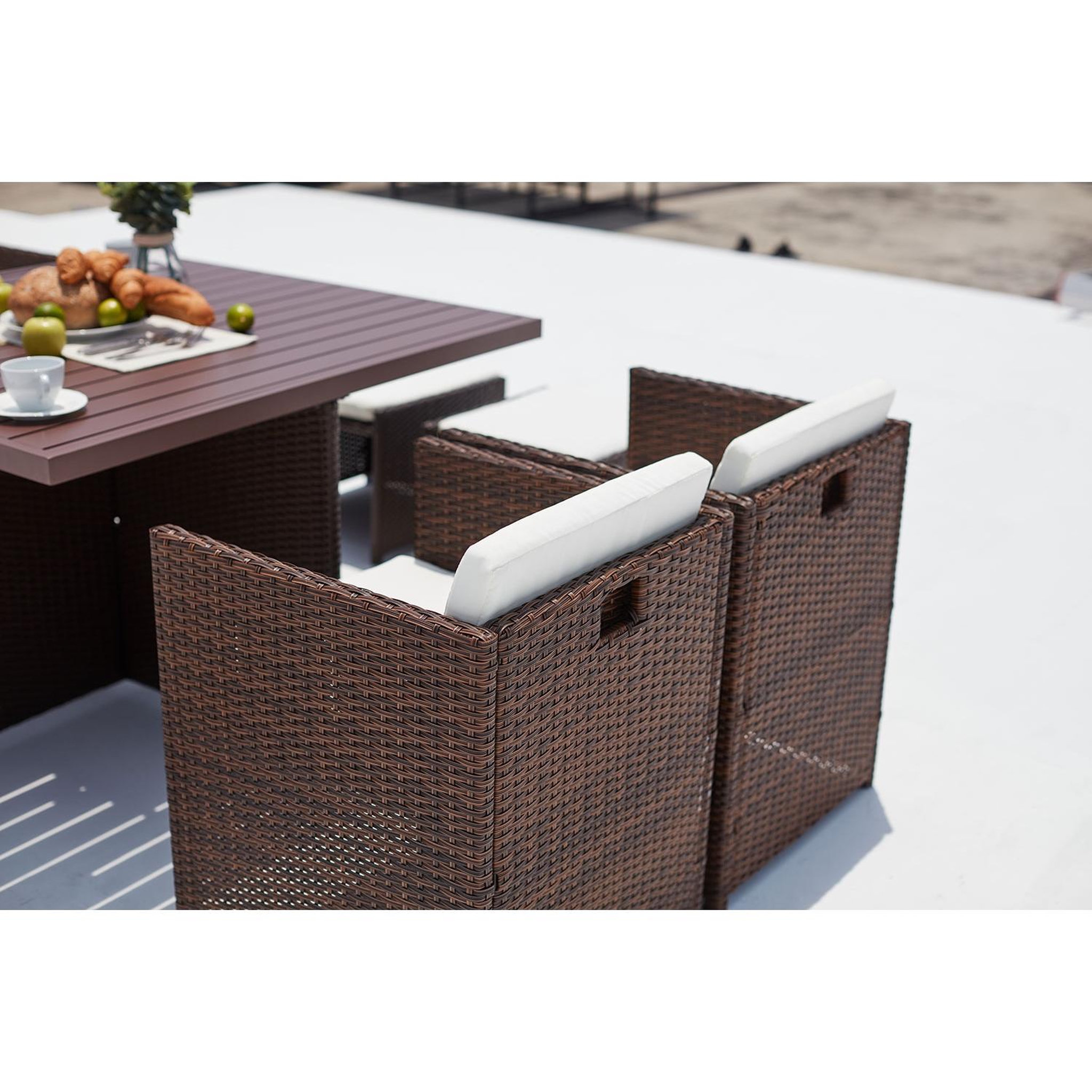 Voir la diapositive 3 : CONCEPT USINE Table et chaise 4 places encastrables alu résine marron-blanc sunset
