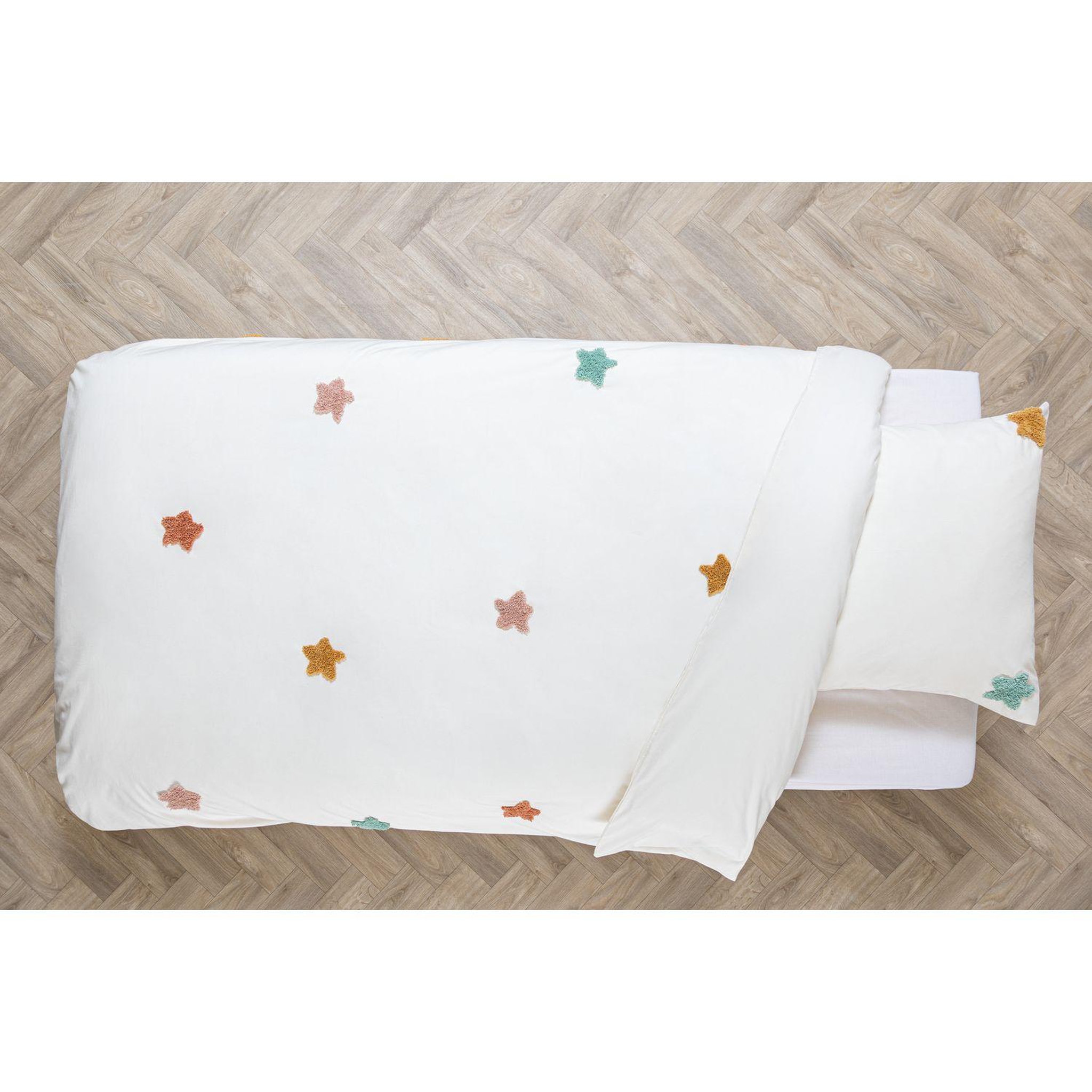 Voir la diapositive 3 : ATMOSPHERA Parure de lit enfant etoile en coton tufté - 140 x 200 cm