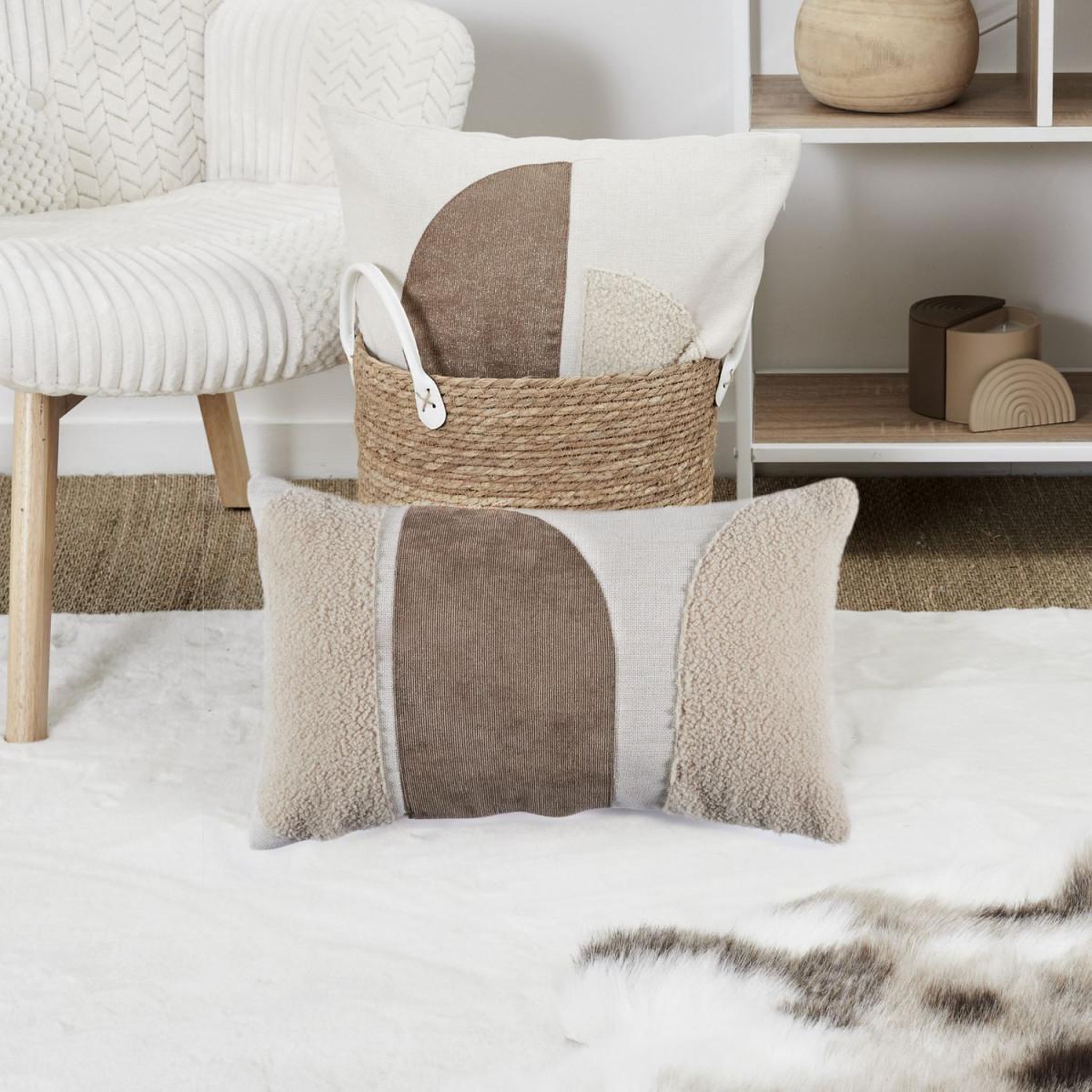 Voir la diapositive 3 : The Home Deco Factory Coussin Déco Bouclette  Natural  30x50cm Beige