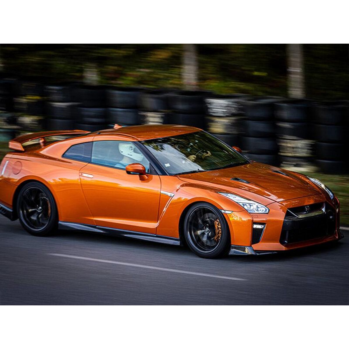 Smartbox Stage de pilotage : 2 tours de circuit au volant d'une Nissan GTR - Coffret Cadeau Sport & Aventure