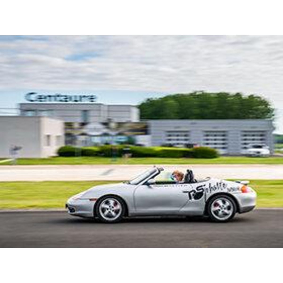 Smartbox Pilotage pour enfant : 2 tours en Porsche Boxster - Coffret Cadeau Sport & Aventure