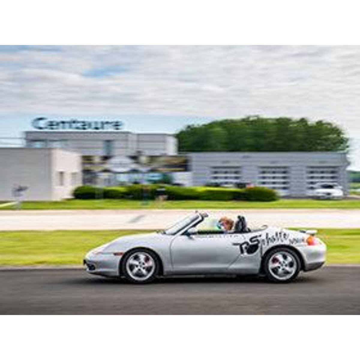 Smartbox Pilotage pour enfant : 2 tours en Porsche Boxster - Coffret Cadeau Sport & Aventure