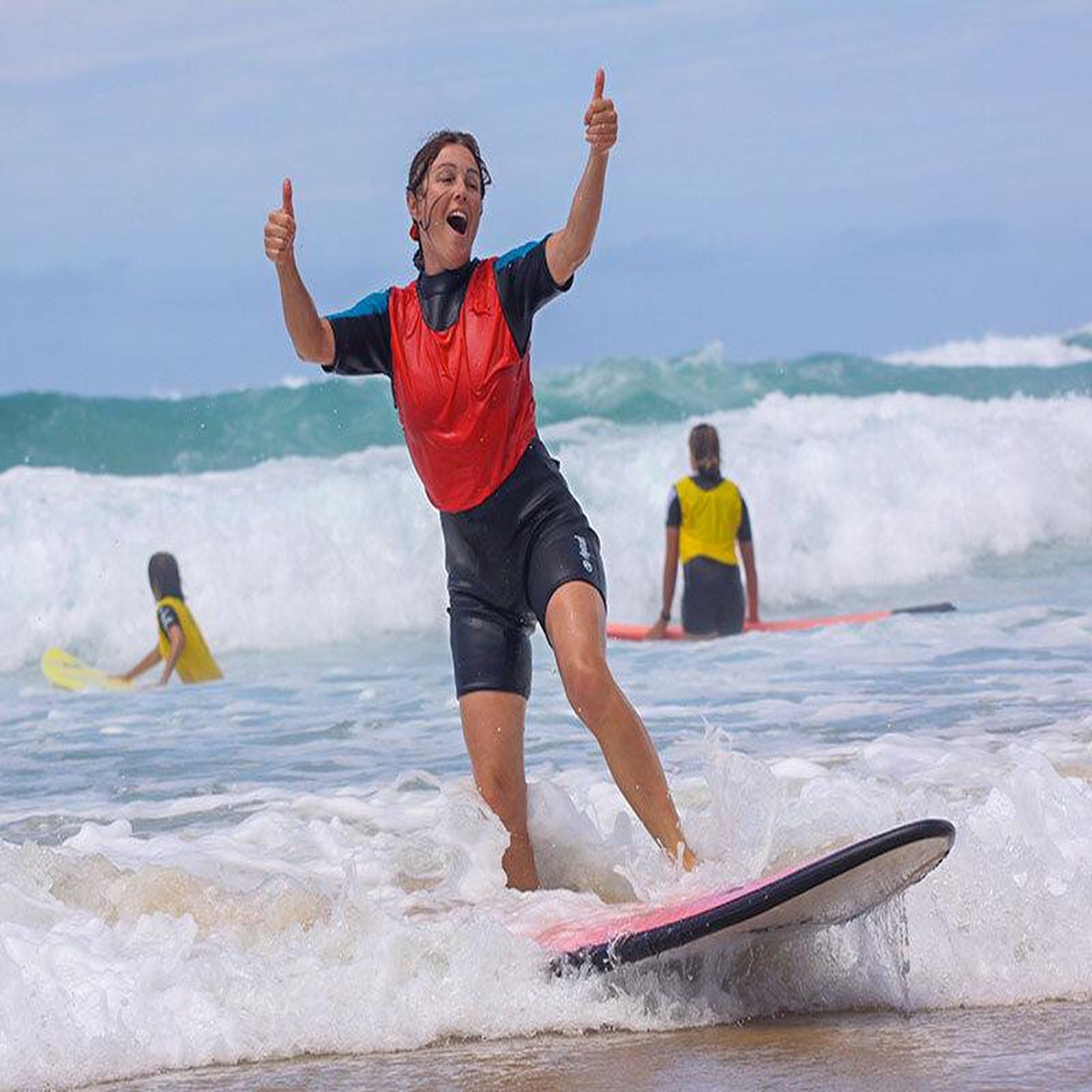 Voir la diapositive 3 : Smartbox 2 cours de surf et 2 jours de location de matériel dans les landes - coffret cadeau sport & aventure