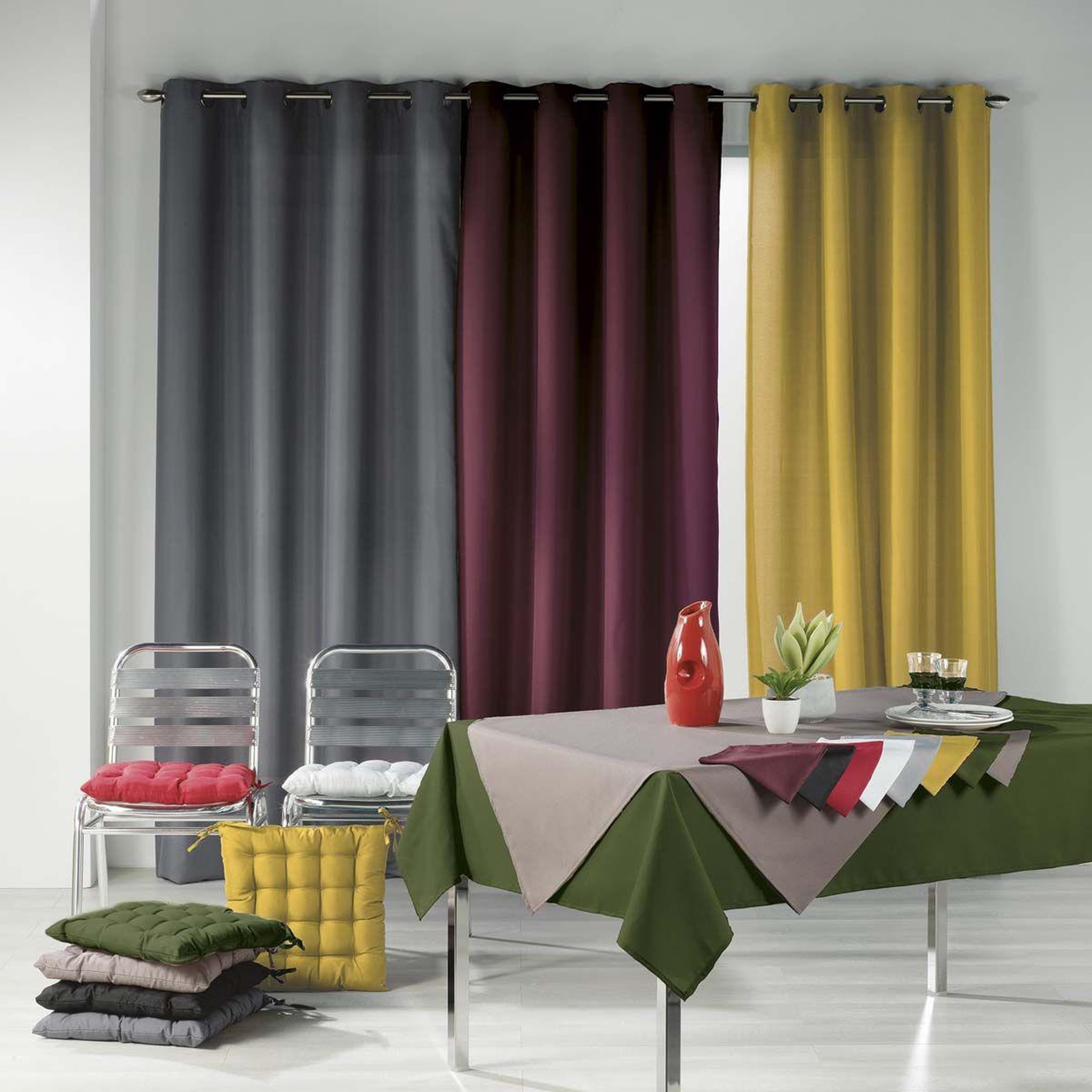Voir la diapositive 3 : Douceur d'Intérieur Nappe antitache  essentiel  140x250cm gris