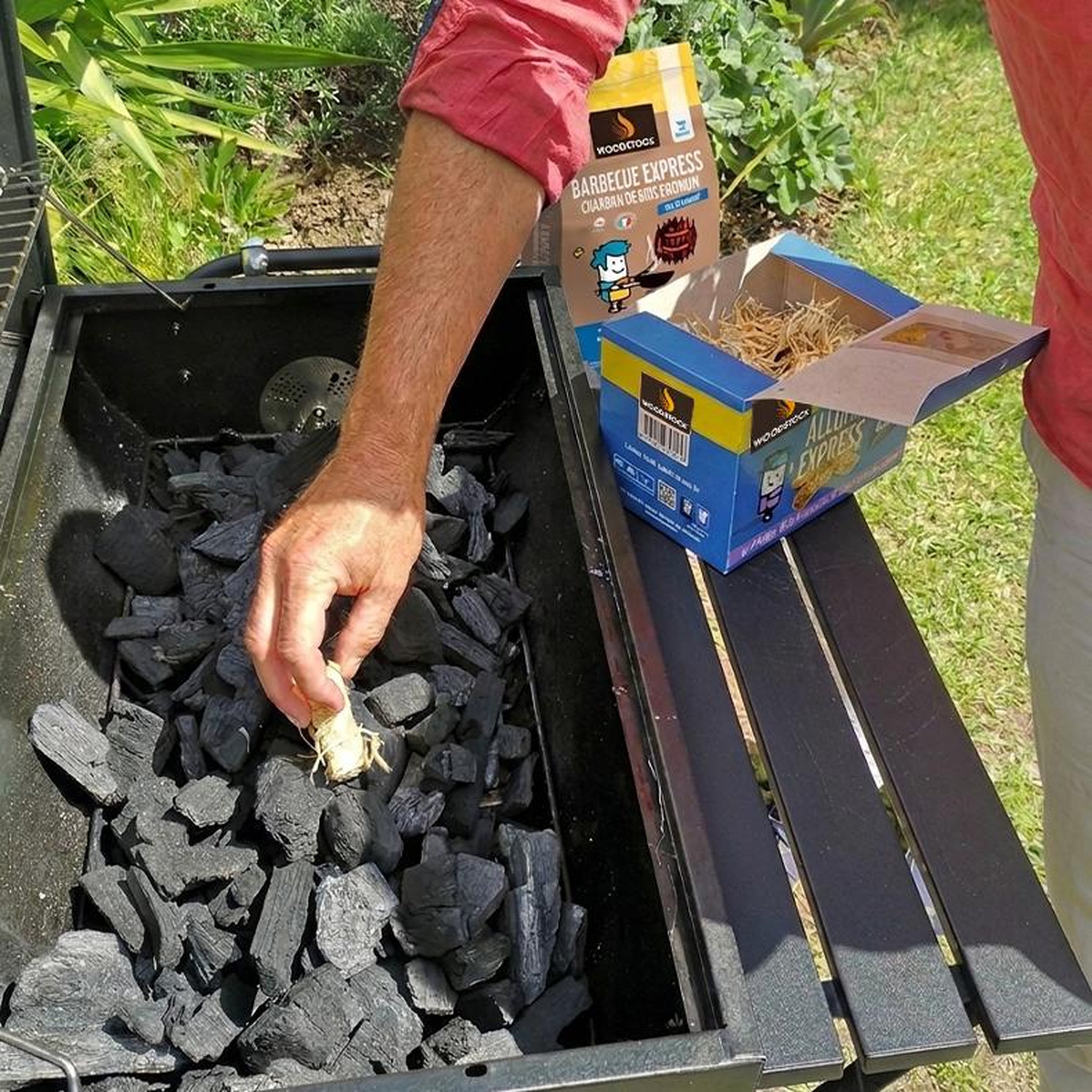 Voir la diapositive 3 : WOODSTOCK Barbecue Express - Charbon de bois Woodstock - Sac de 50 L