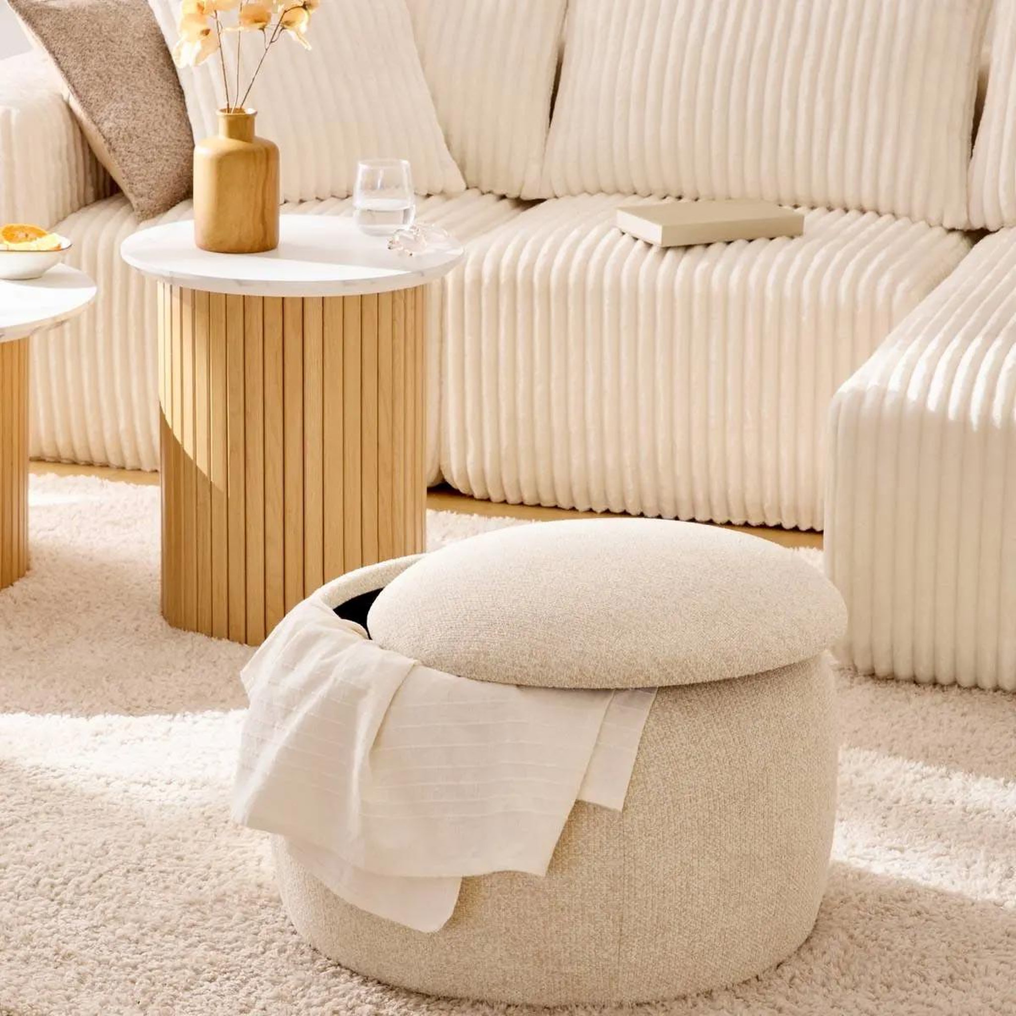 Voir la diapositive 5 : ATMOSPHERA Pouf coffre de rangement bouclette  elior  60 cm beige