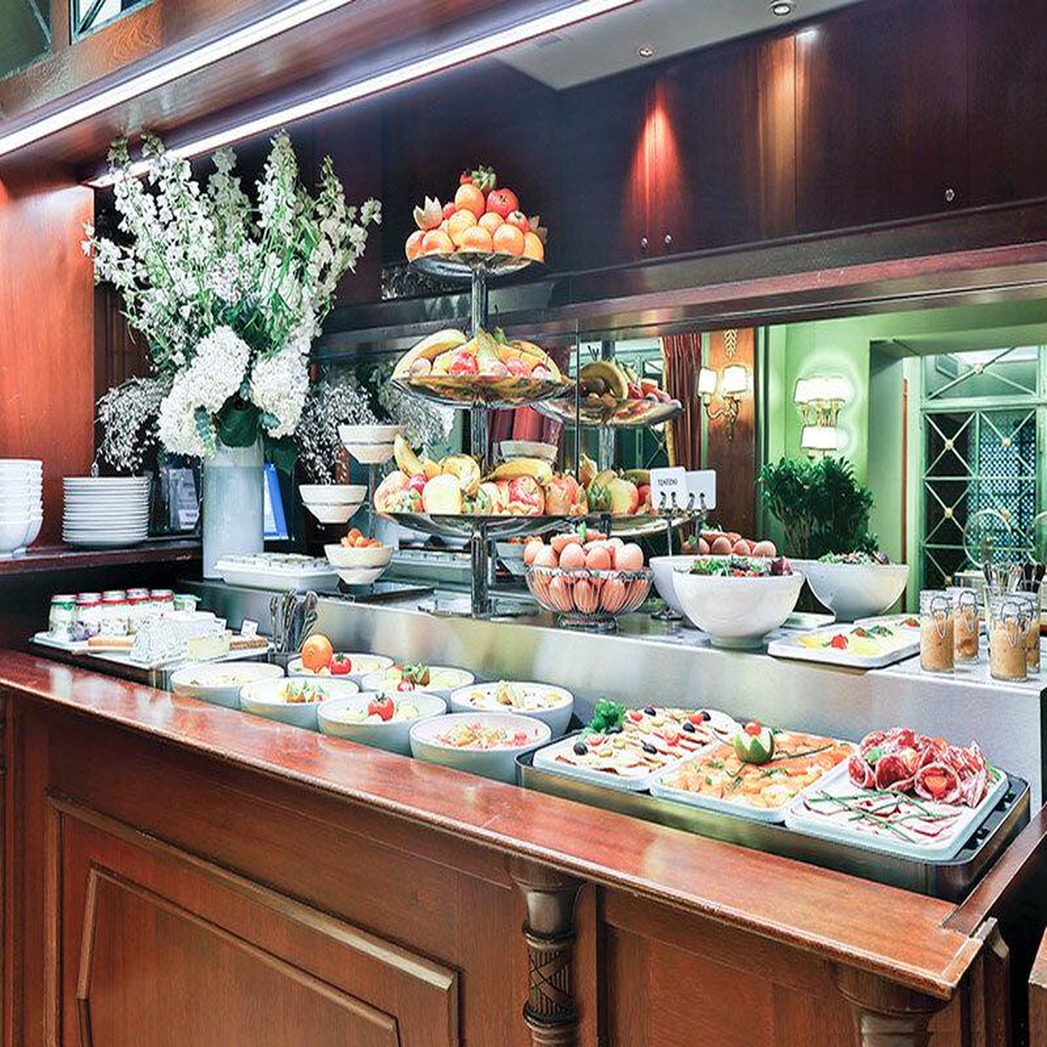Voir la diapositive 3 : Smartbox Séjour prestige en hôtel 5* avec petit-déjeuner - coffret cadeau séjour