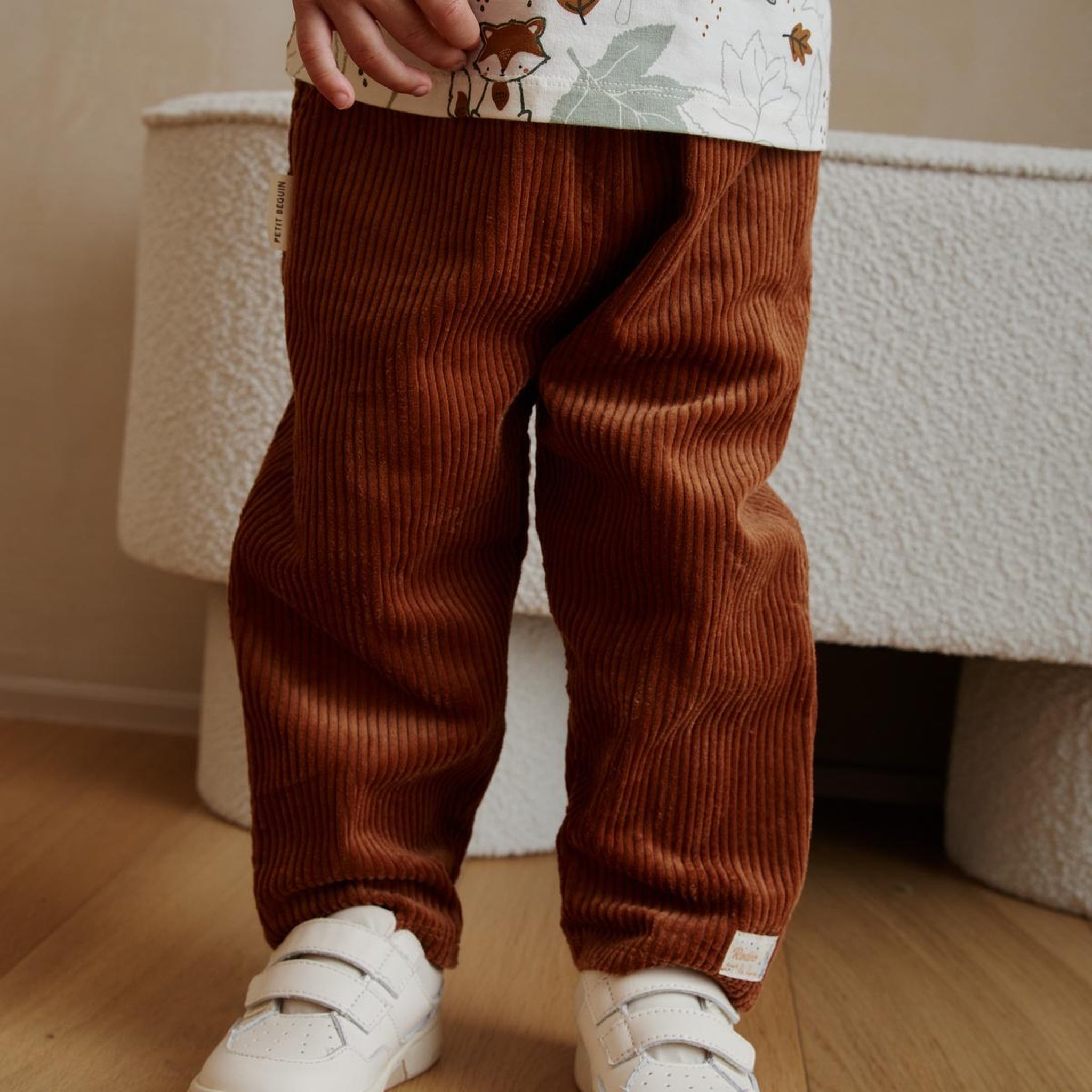 Voir la diapositive 5 : PETIT BEGUIN Pantalon bébé en velours côtelé moka