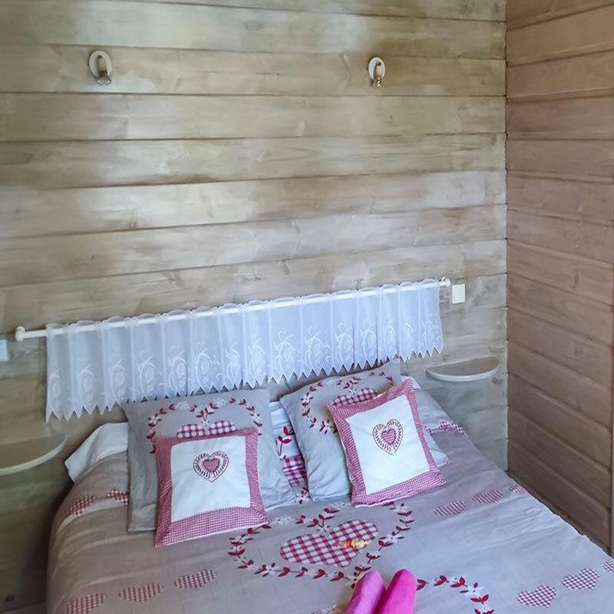 Voir la diapositive 2 : Smartbox Séjour insolite : 3 jours en chalet sur pilotis près de cognac - coffret cadeau séjour
