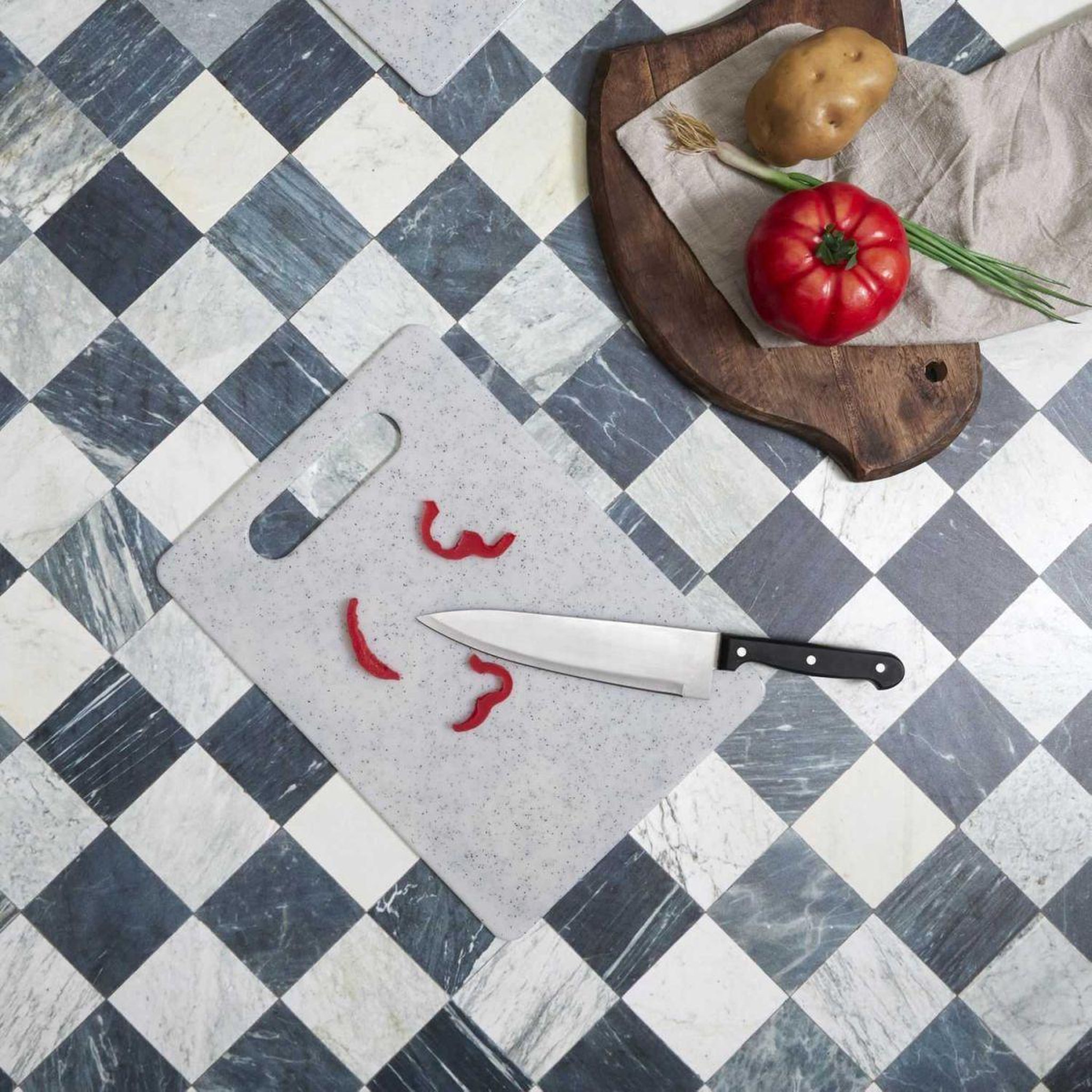 Voir la diapositive 3 : COOK CONCEPT Planche à Découper  Moucheté  37cm Gris