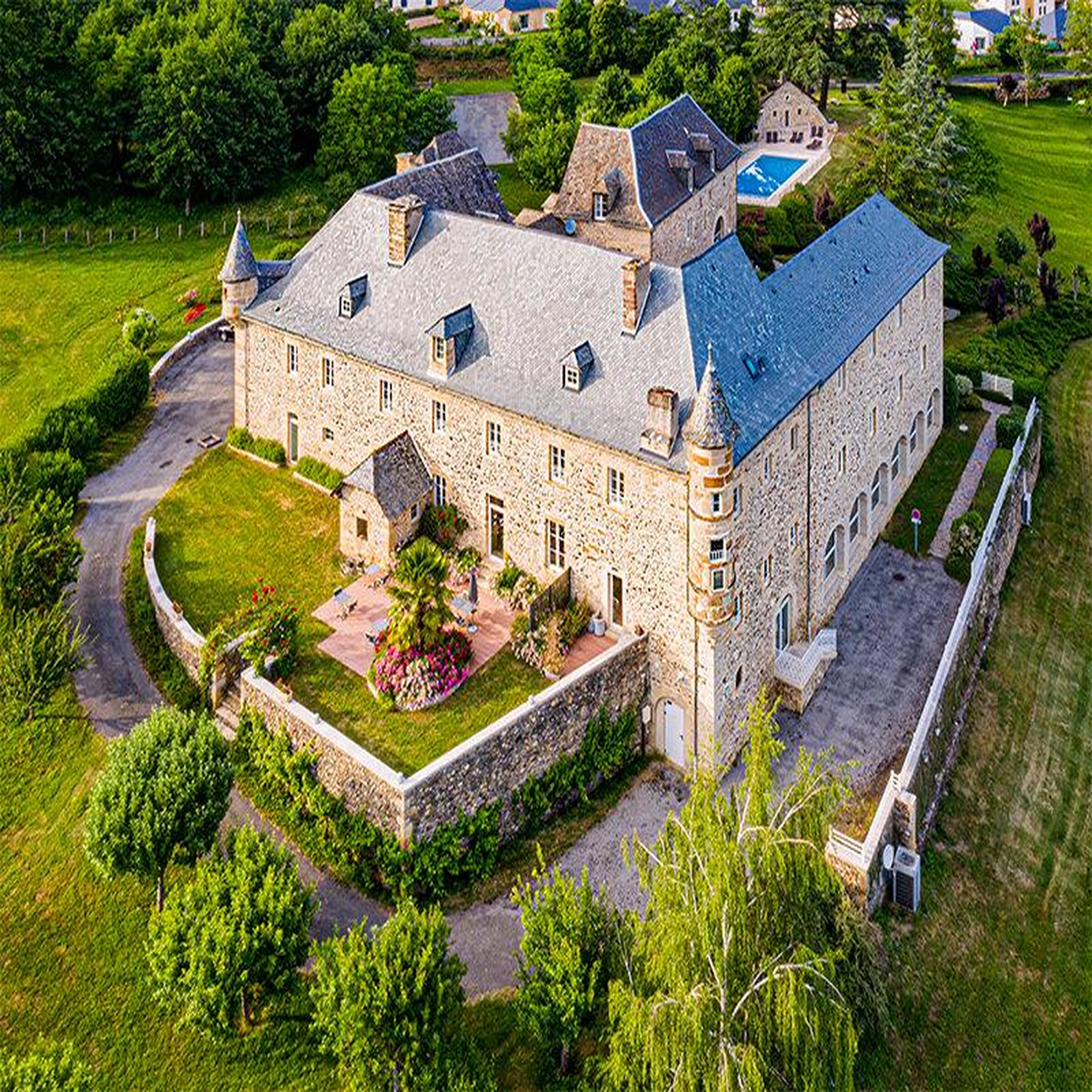 Voir la diapositive 2 : Smartbox Séjour premium au château pendant 2 jours - coffret cadeau séjour