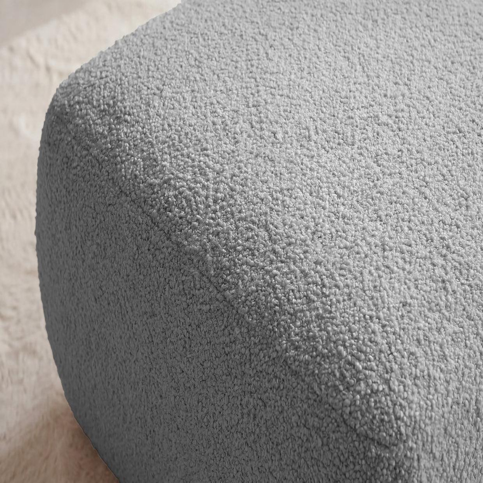 Voir la diapositive 4 : CASANOVA PARIS Ariel - pouf en tissu bouclette 80x80x40
