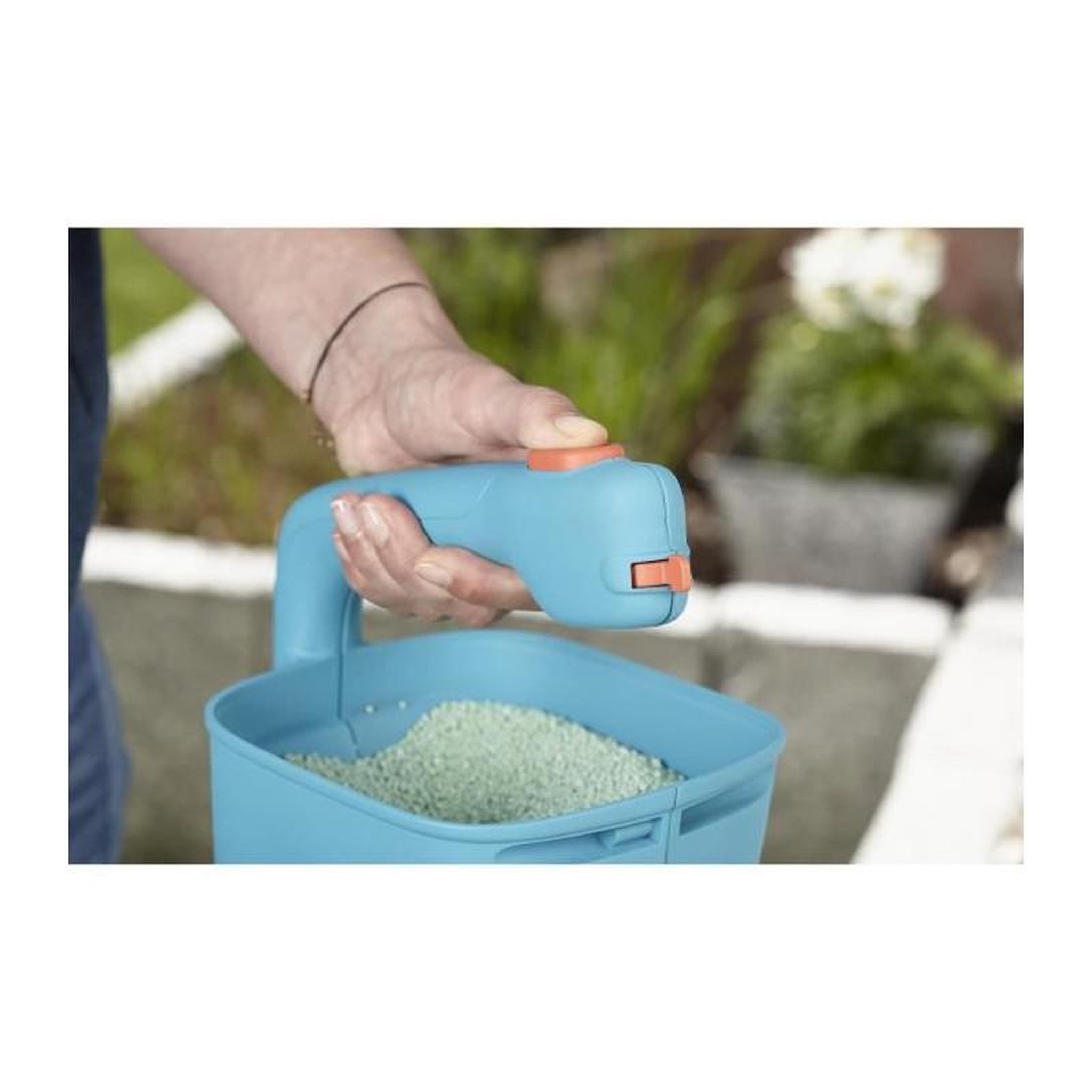 Voir la diapositive 3 : Gardena GARDENA Epandeur a main M - Capacite totale 1.8L - Surface 100m2 max - Largeur depandage 4m - Poignee ergonomique - 431-20