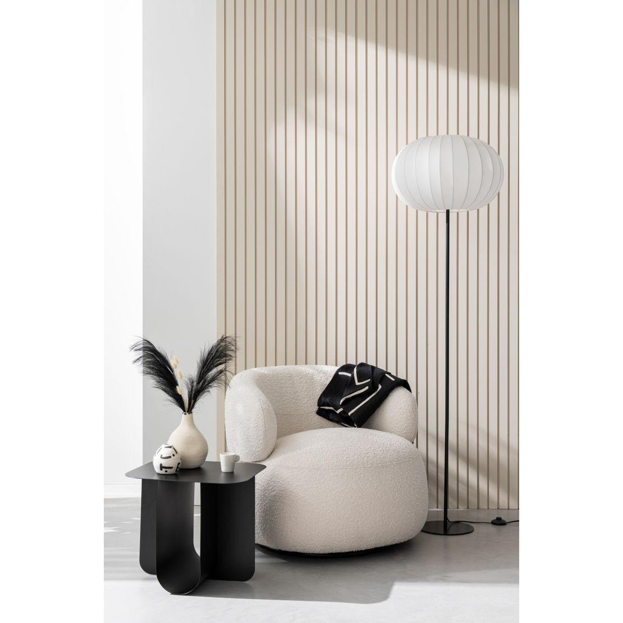 Voir la diapositive 4 : J-LINE Lampadaire lanterne en métal  shirley  173cm blanc